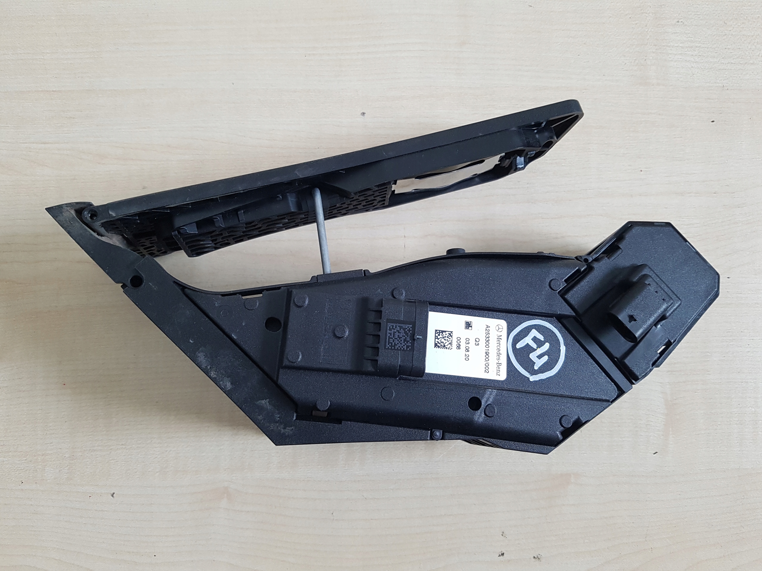 MERCEDES eqc педаль акселератора a2533001900