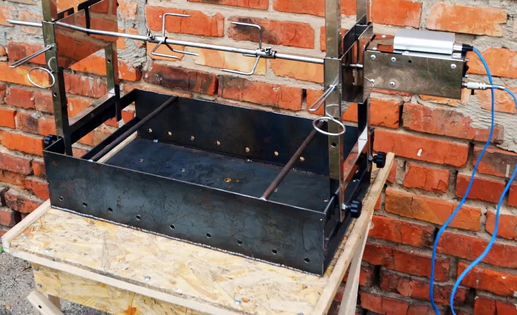 Rożen elektryczny do grilla (silnik 12V)