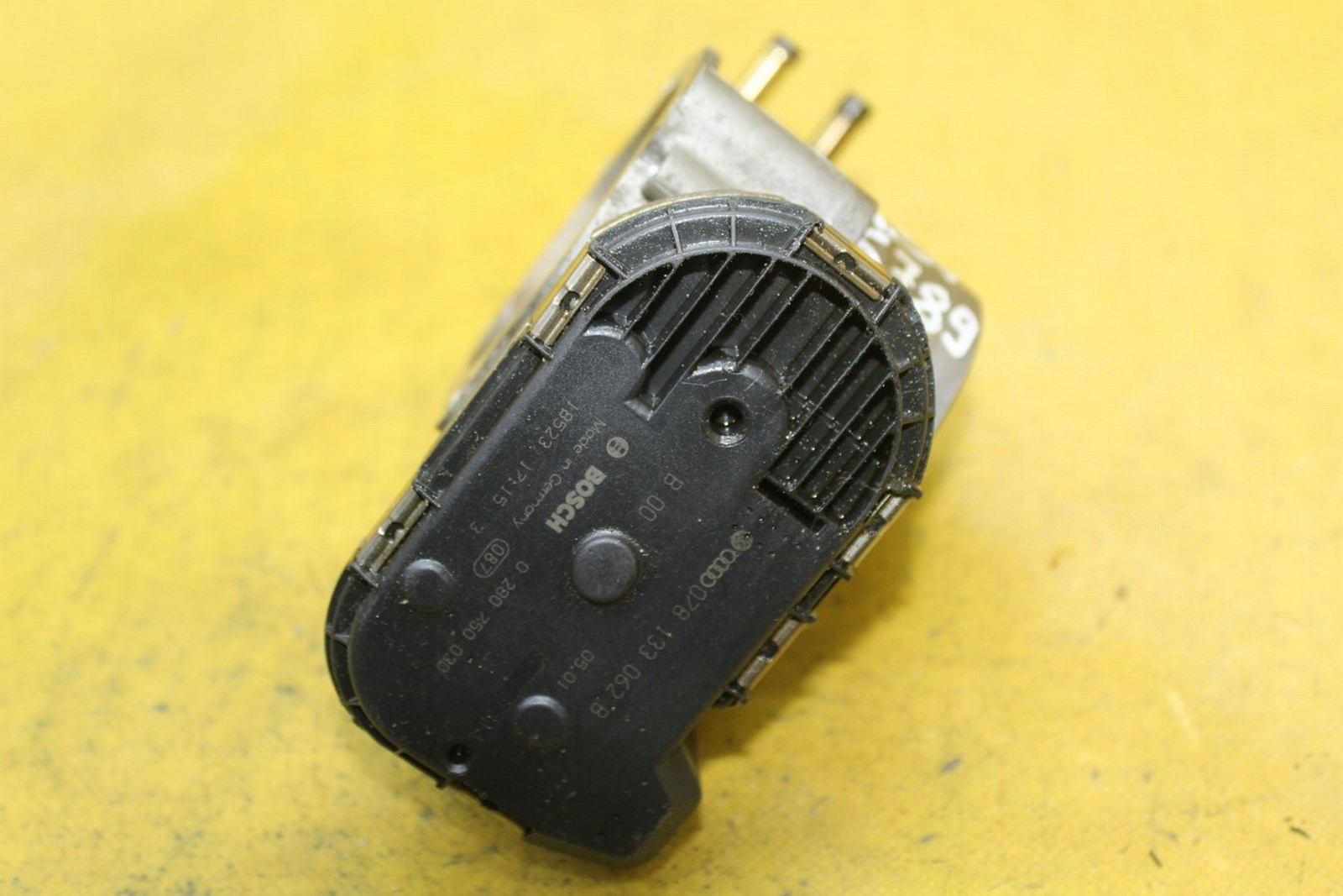 Audi OE 078133062B ДРОССЕЛЬНАЯ ЗАСЛОНКА