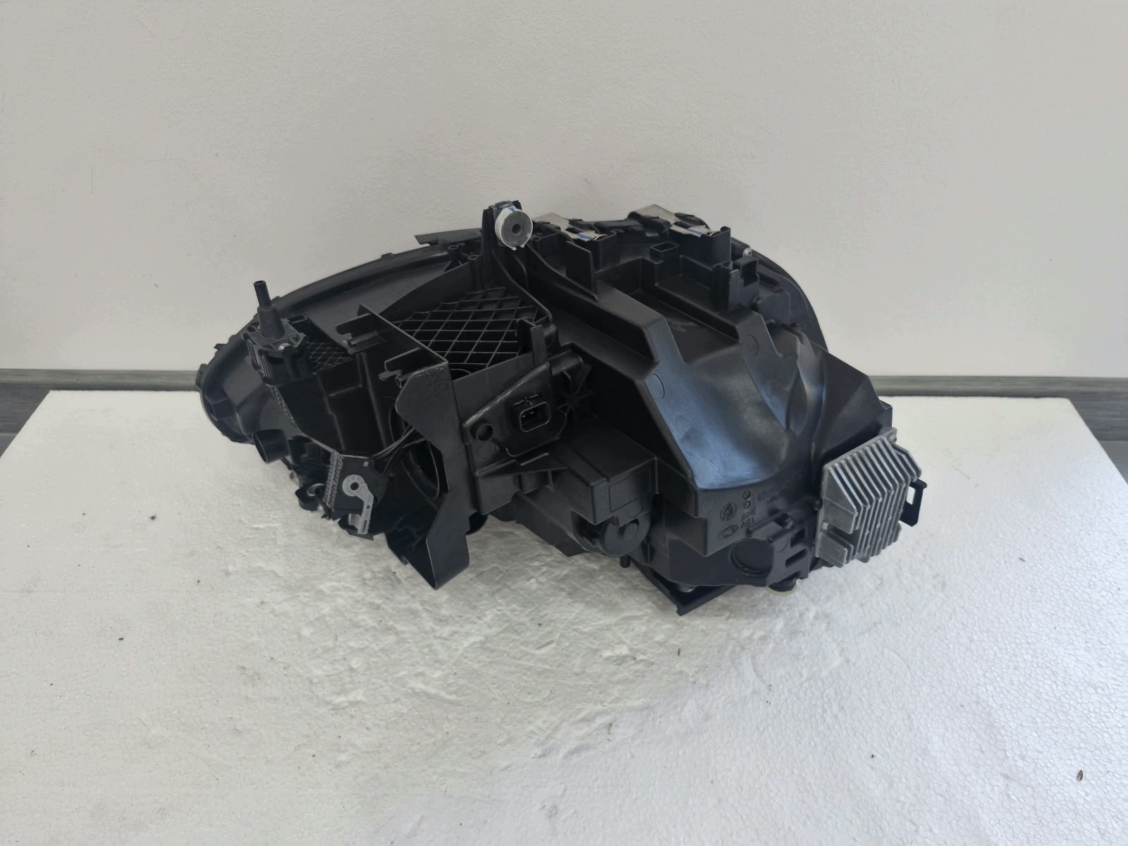 light left BMW 2 G42 M2 FULL LED Zlota