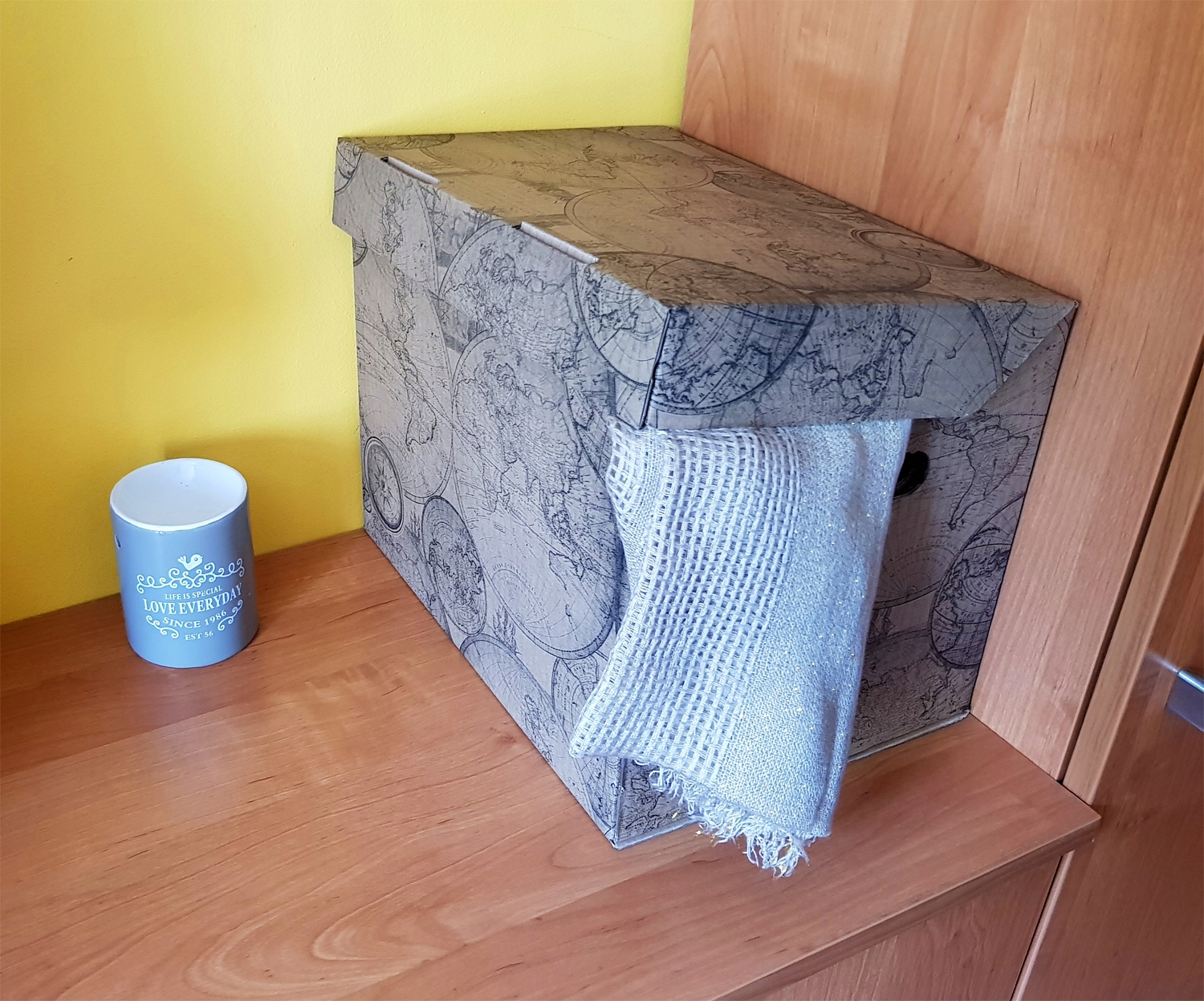 Pudełko pudełka świąteczne prezentowe mikołaje cze Najdłuższy wymiar 34 cm