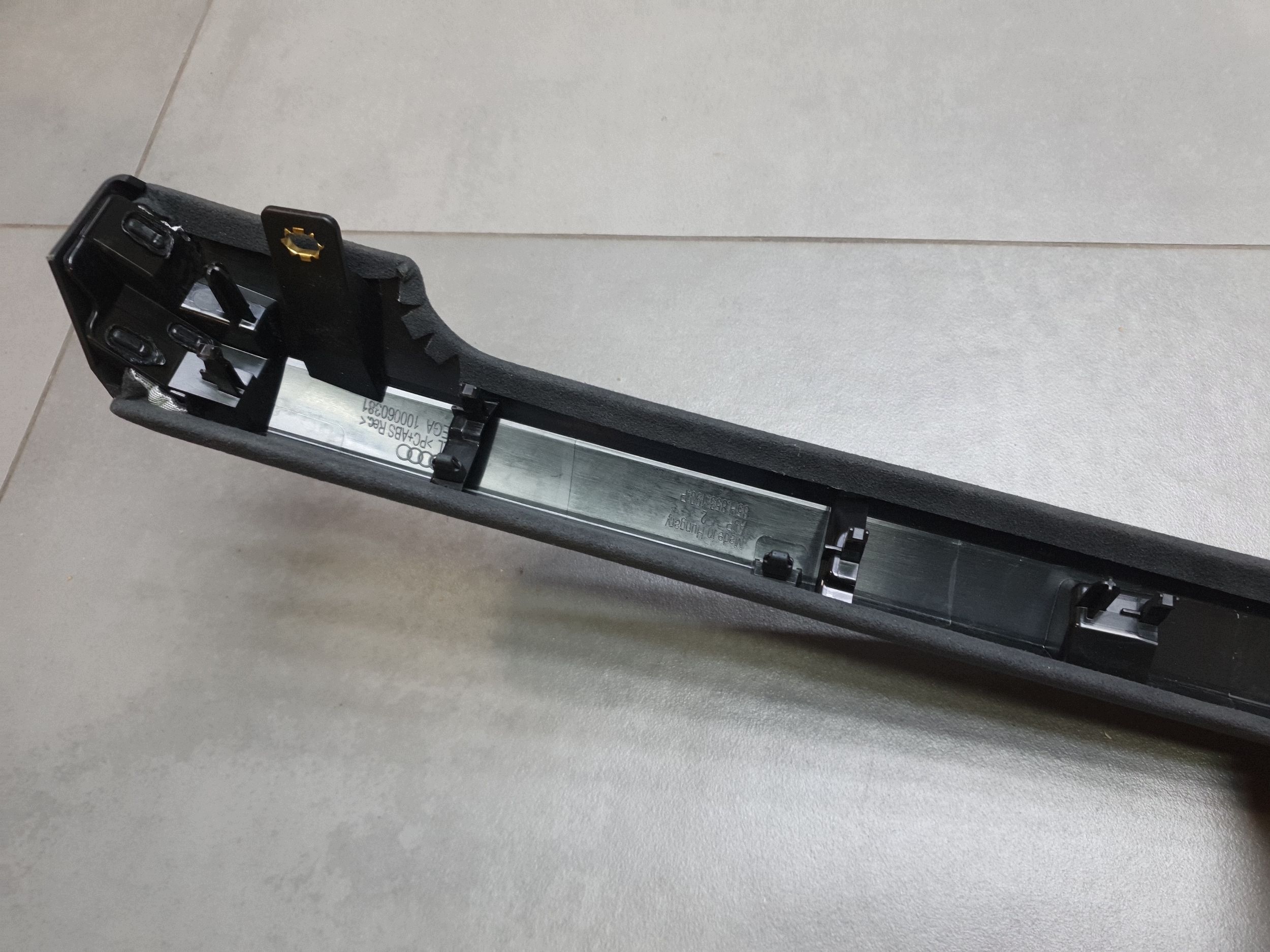 Audi SQ6 e-tron decorative trim of the dashboard dashboard 85H853190R