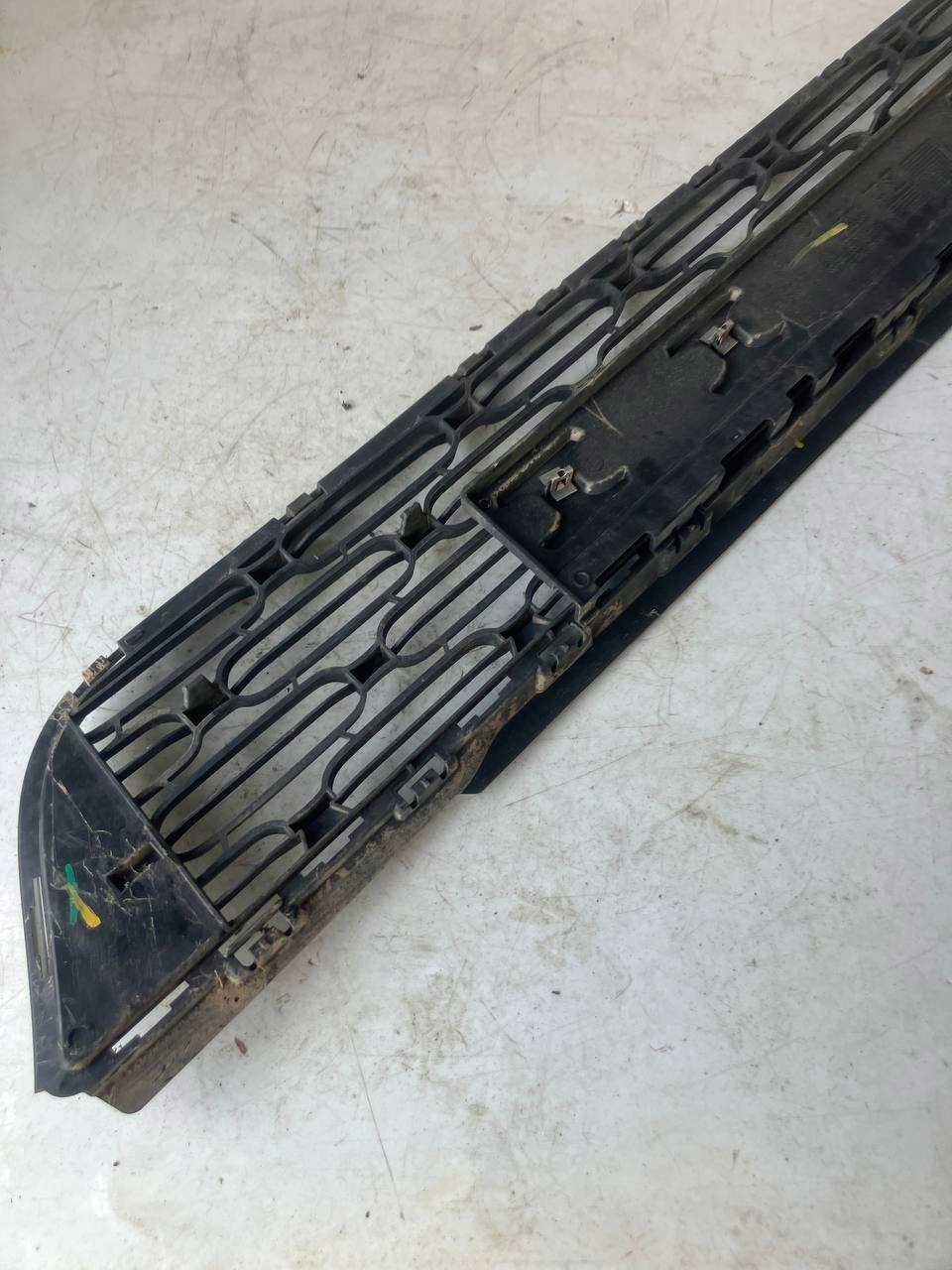 grid of a bumper front central lower CITROEN C3 III 9812062277