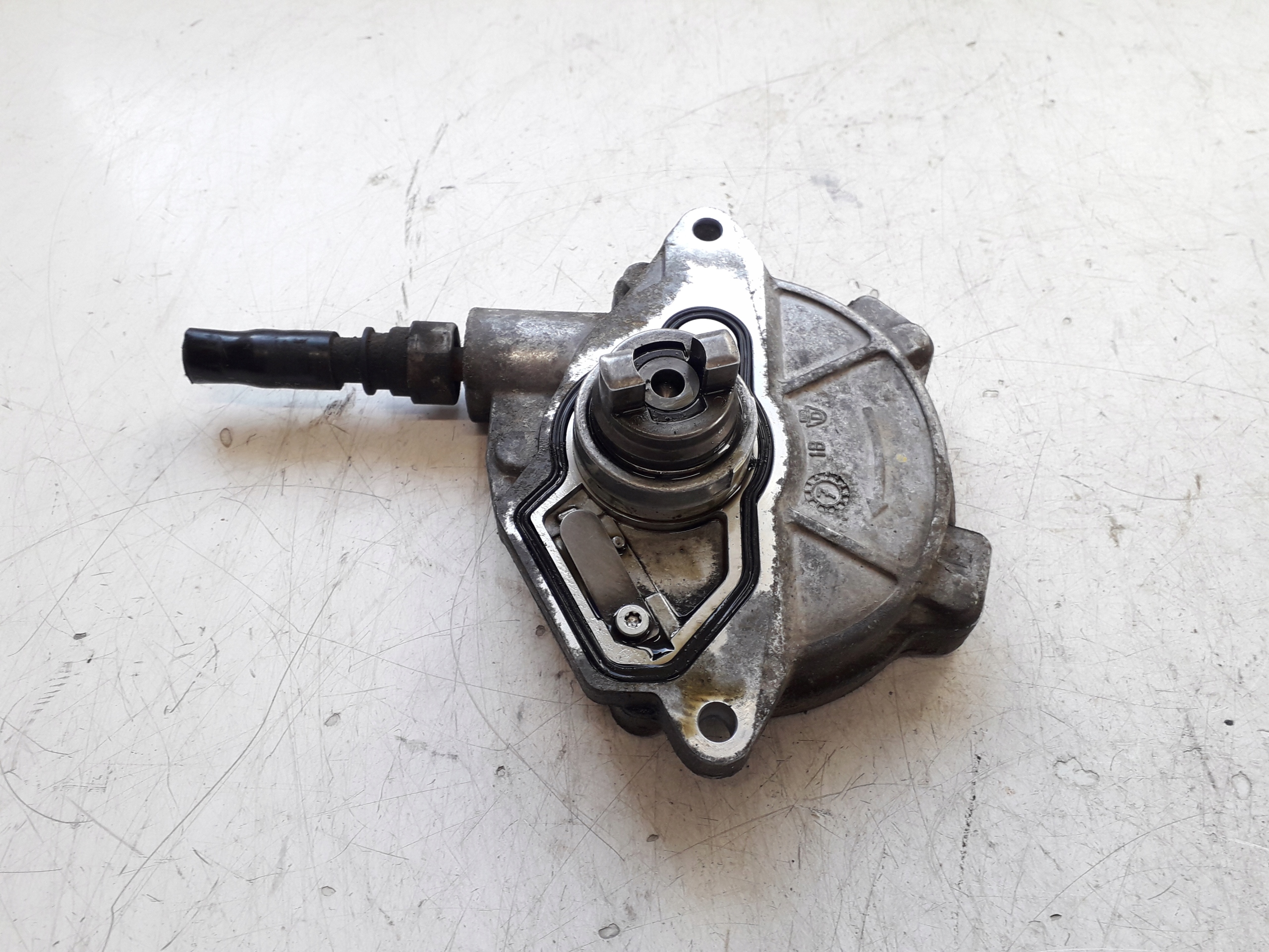 MERCEDES A W169 04-12 2.0 CDI POMPA PODCIŚNIENIA VACUM A6402300465