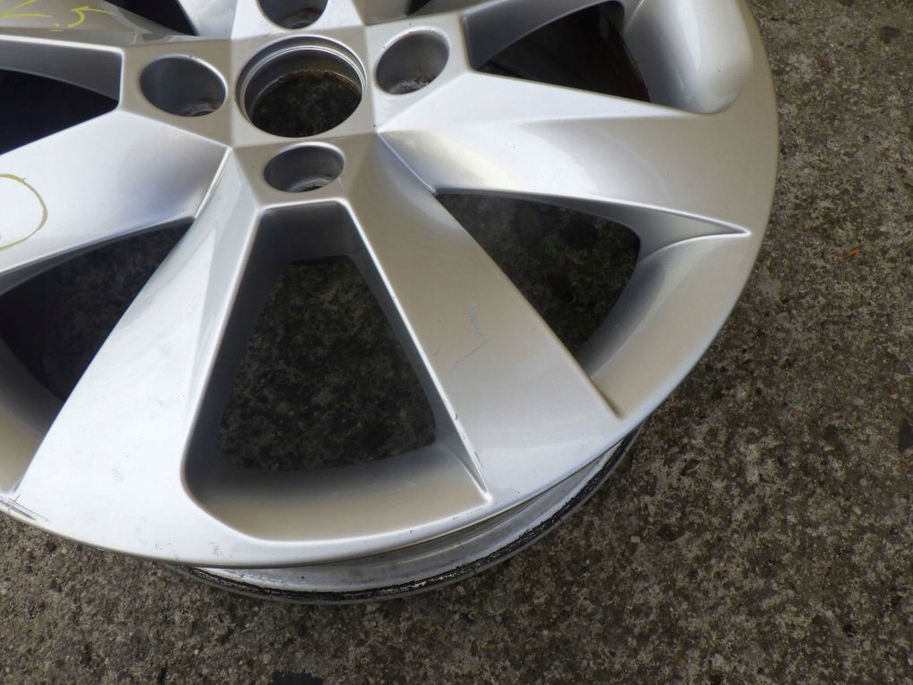 VW 5.5J x 15 4x100 ET 41 disk hliníkový