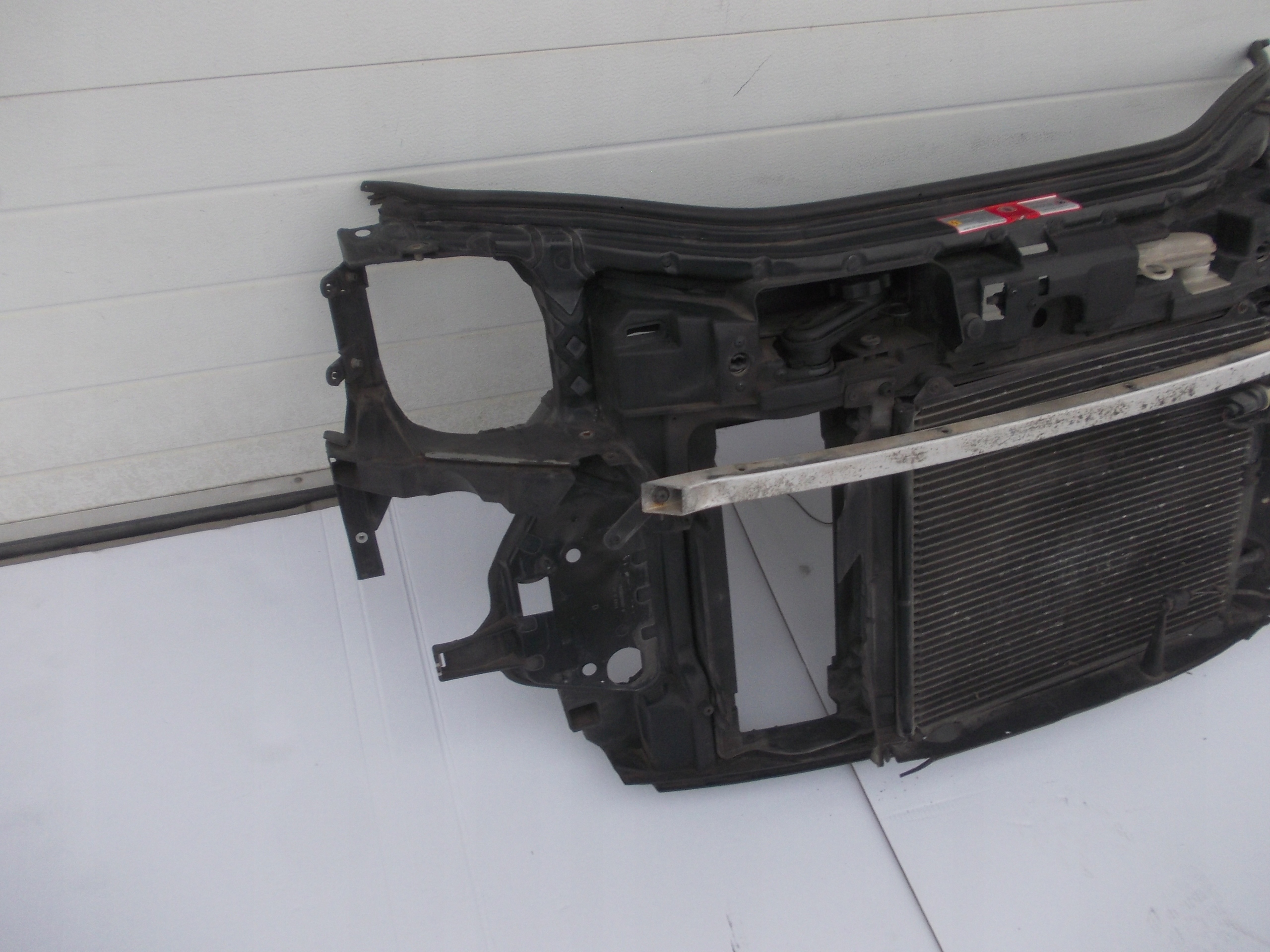 рамка перед Усилитель Audi A2 8Z0805594