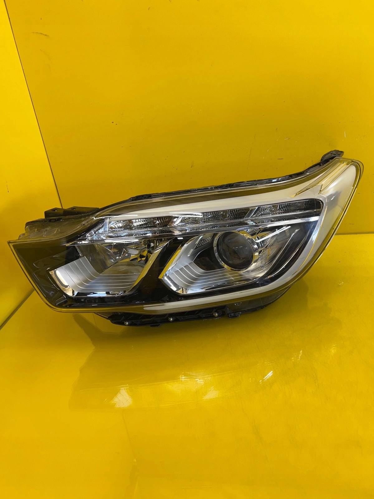 light left SsangYong Rexton 17-21 Xenon