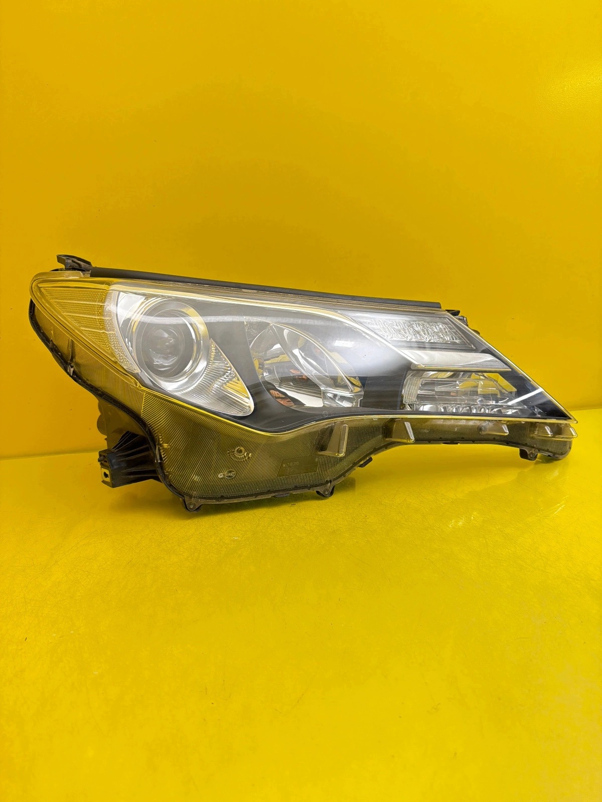 light right Toyota RAV4 IV 2013-2015 normal