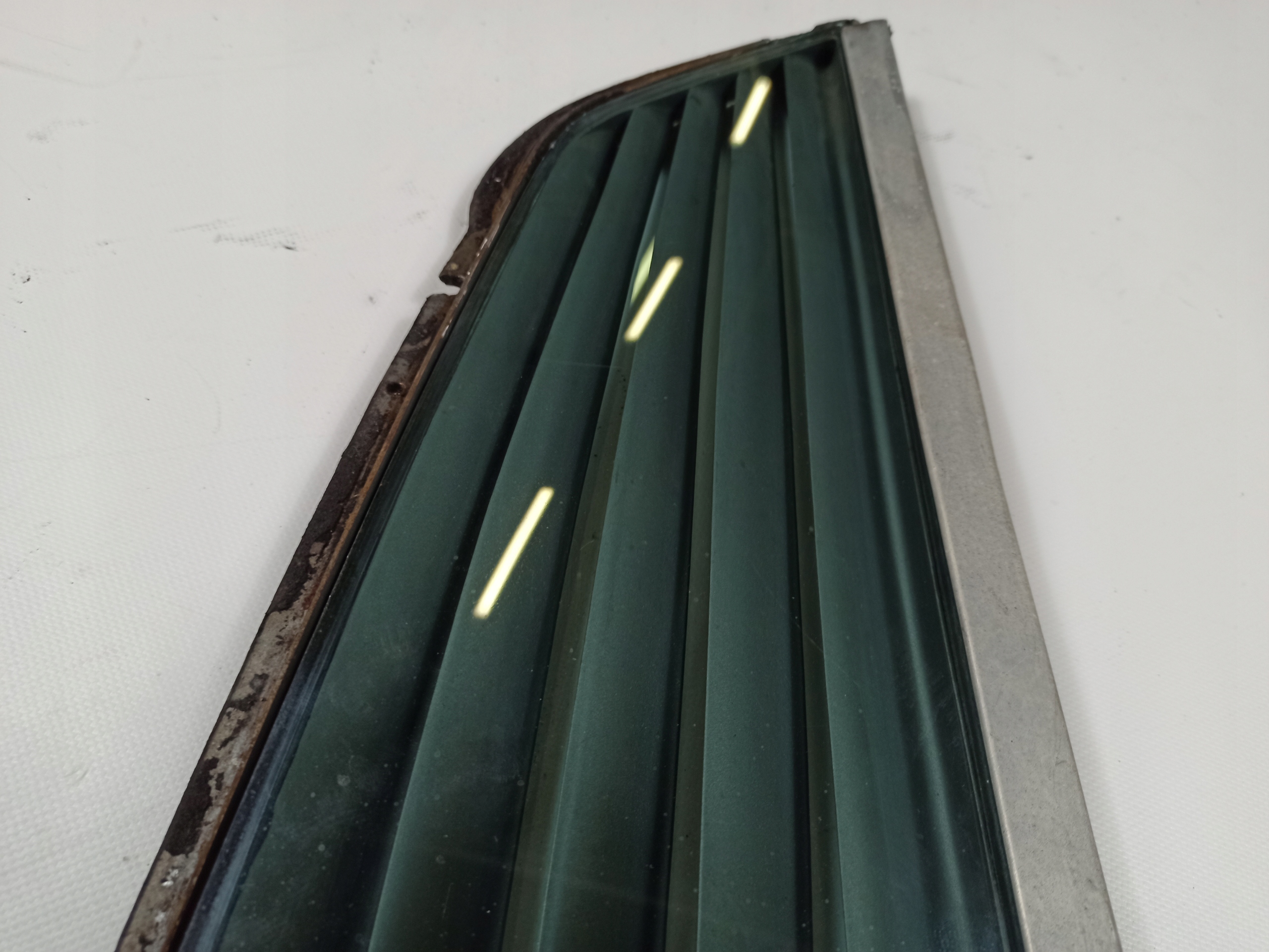window side trojkat bodywork Mercedes SLC C107
