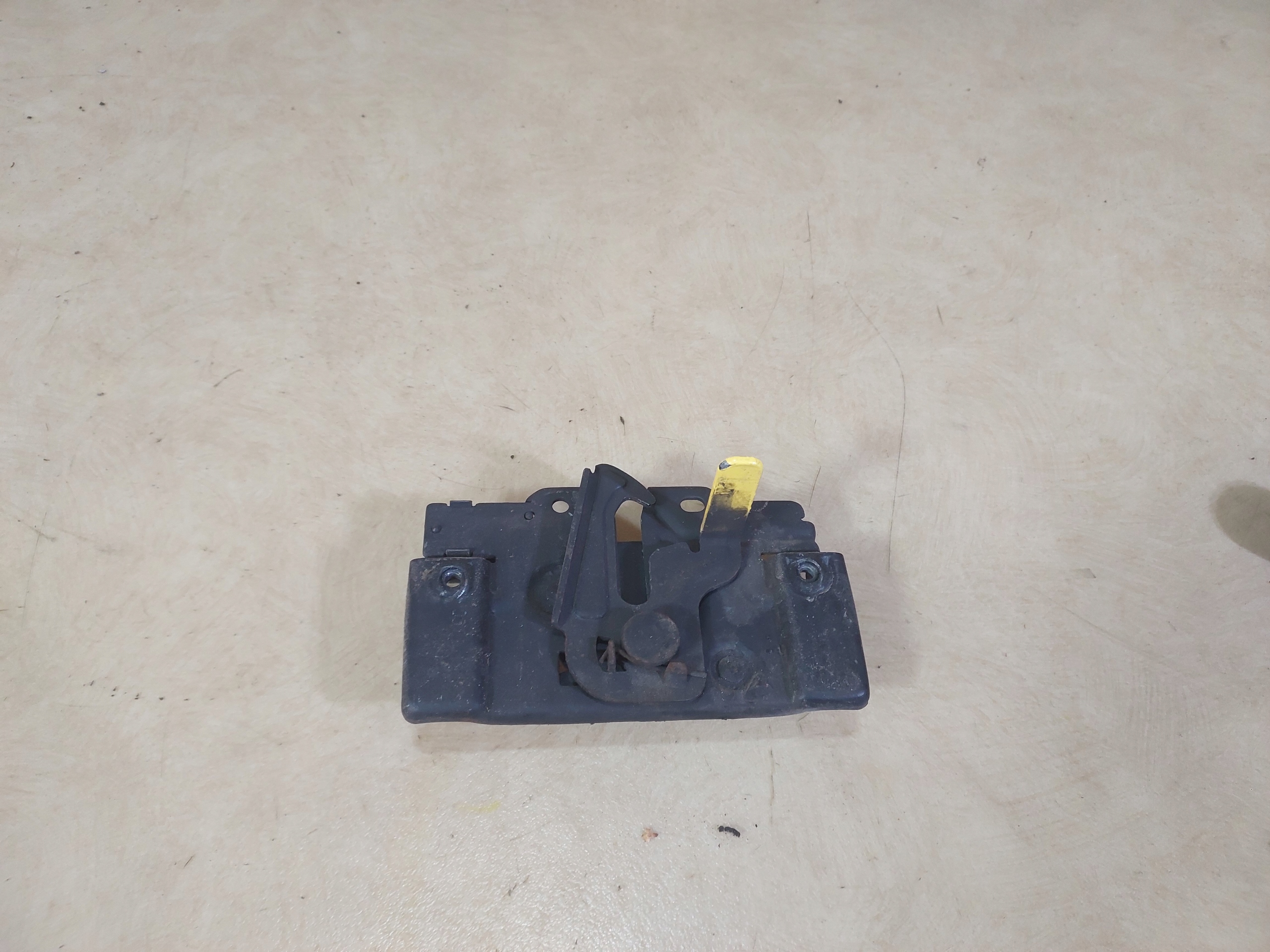 FIESTA MK7 ЗАМОК МАСКИ