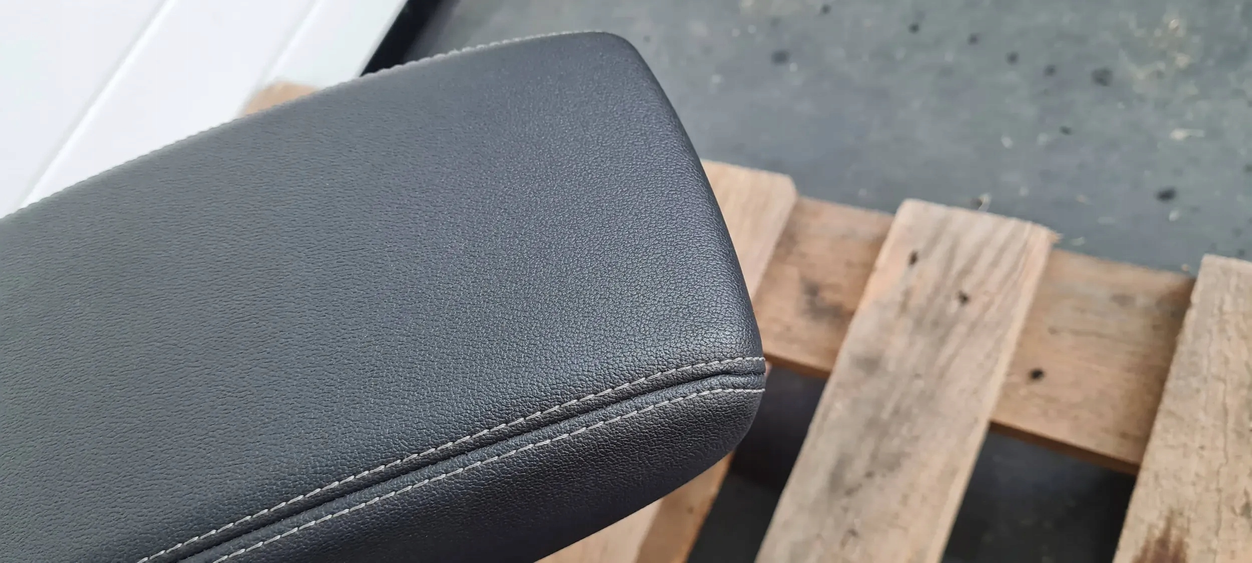 Q3 83A armrest leather SKORZANY SLINE S-LINE 83A864283