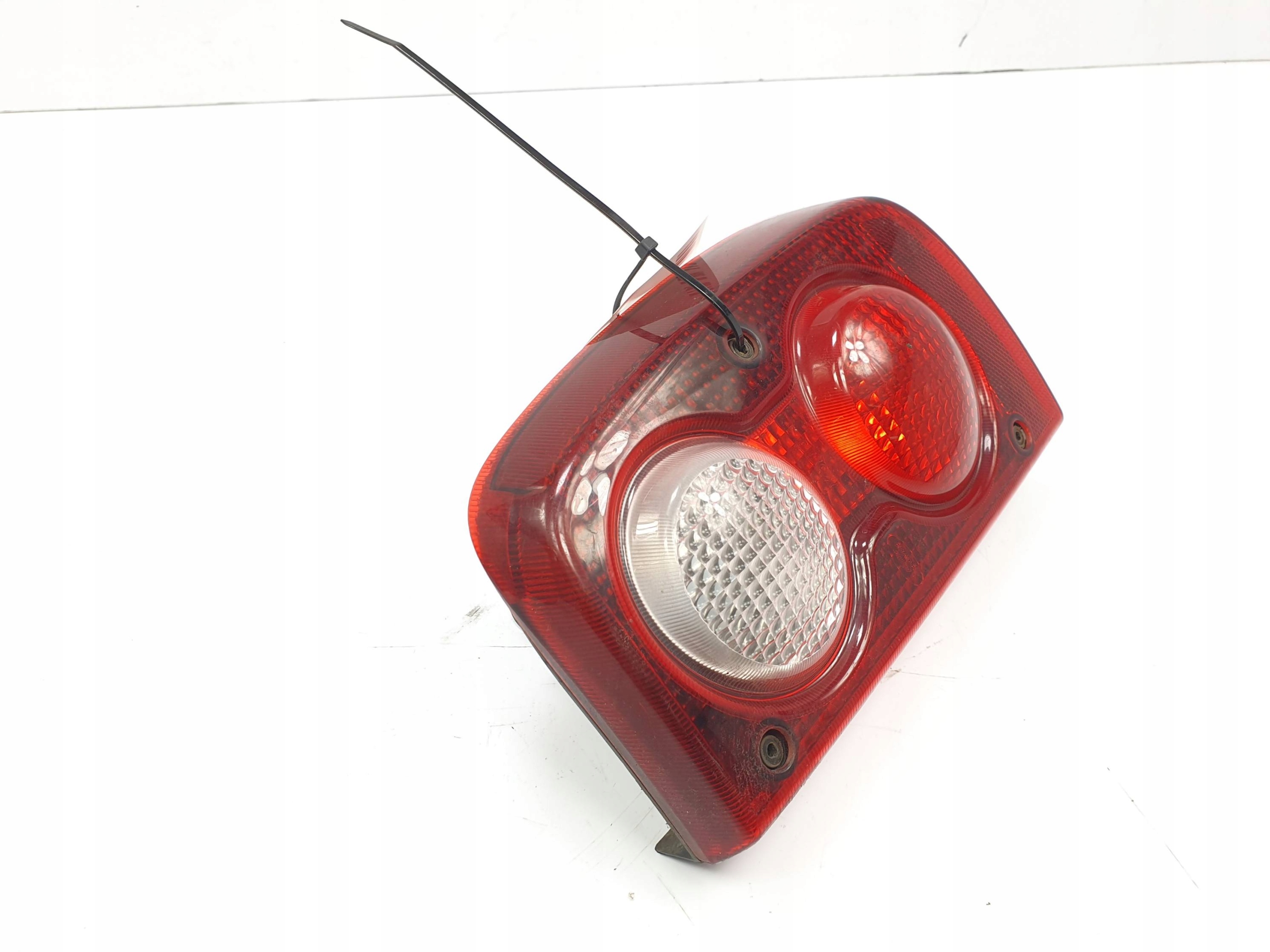 light right rear part XFB500 LAND ROVER FREELANDER