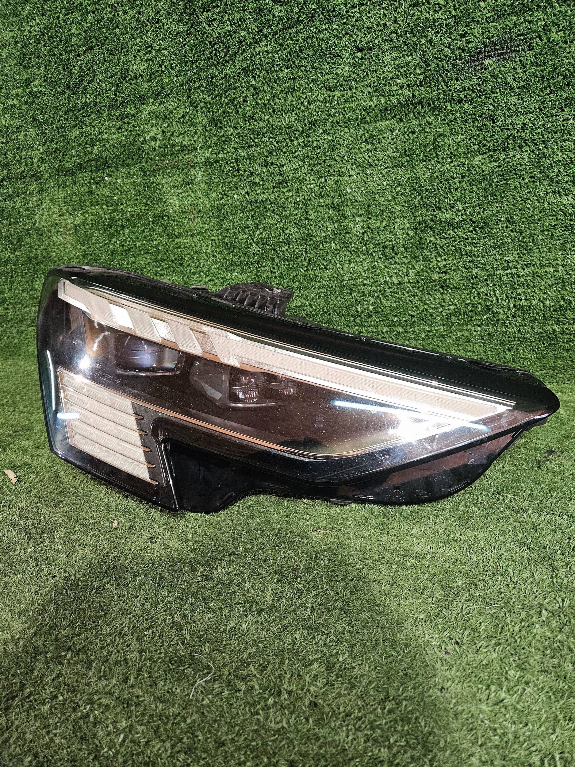 REFLEKTOR rechts vorne AUDI RS3 S3 8Y MATRIX NR.R1771