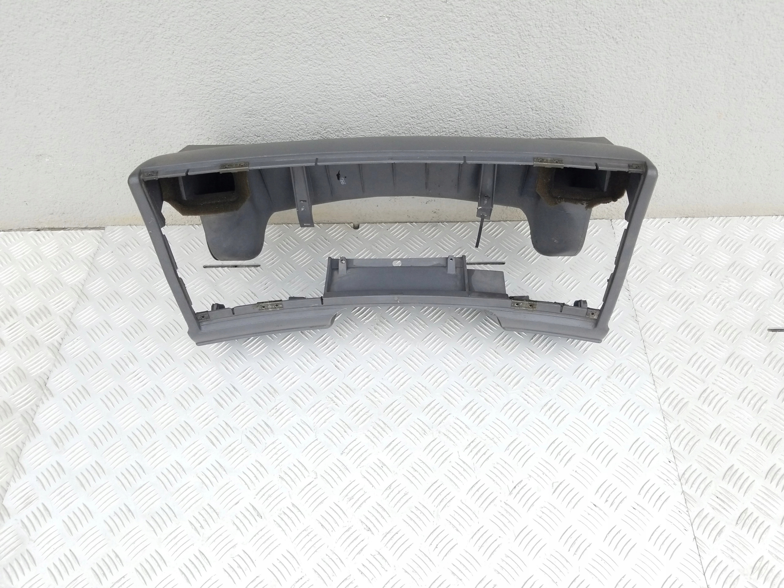 1109 992 - ПАНЕЛЬ ПРИЛАДІВ КАБІНИ РАМКА ГОДИННИКА SCANIA 4