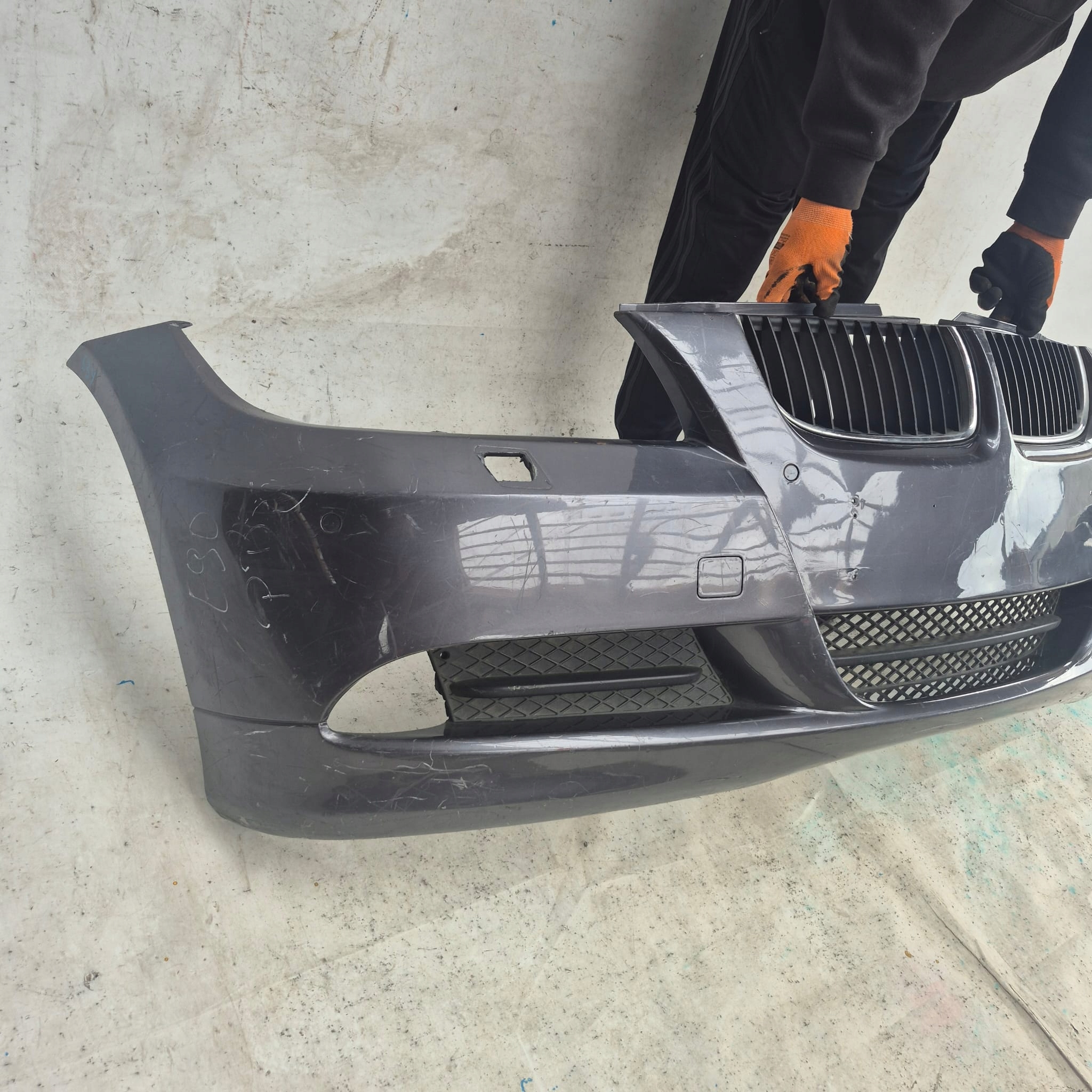 BMW 3 E90 E91 04-08 nárazník předek přední PDC SPR