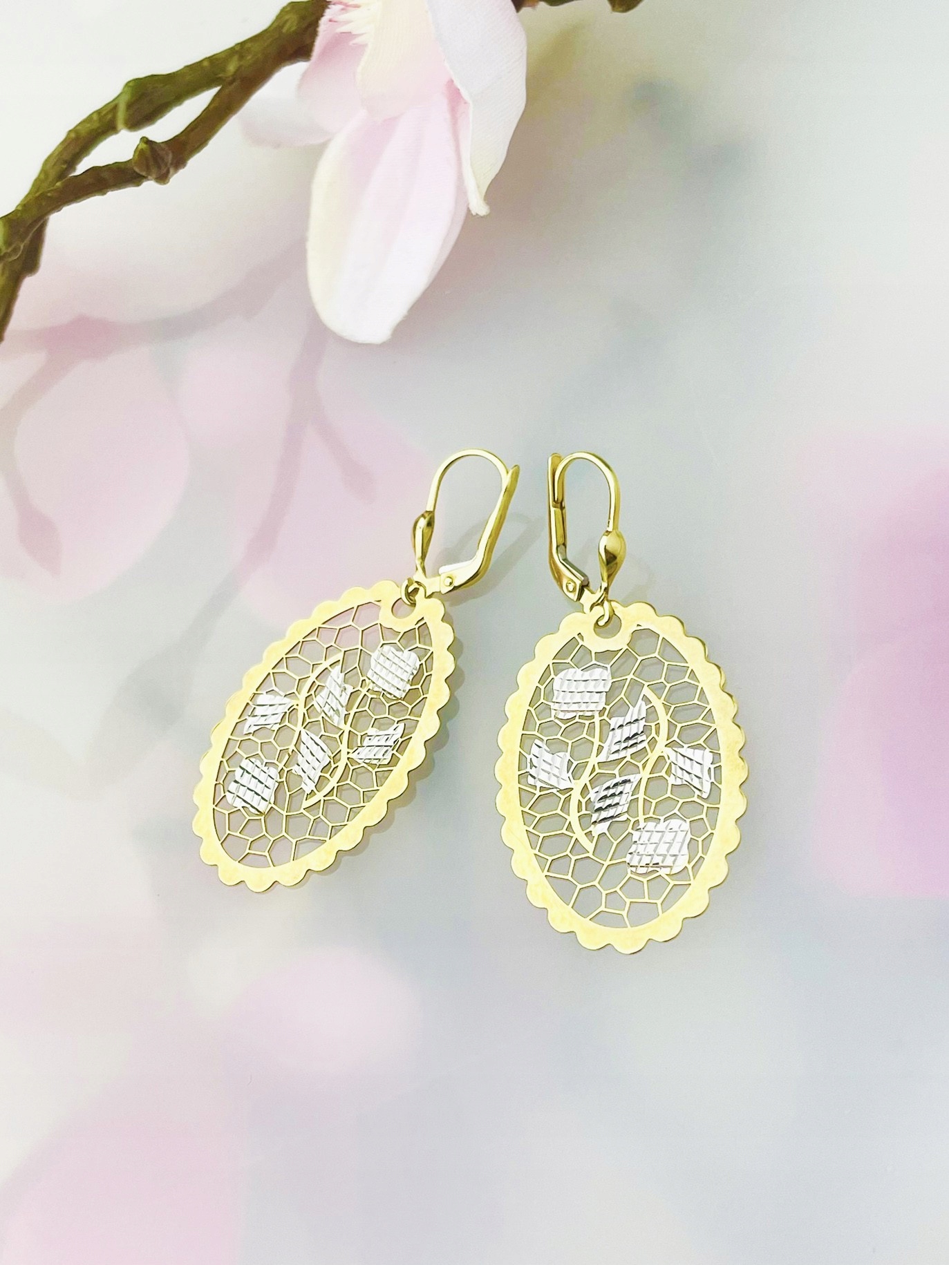 Zlaté náušnice s ovál a rostlinným motivem, bikolor