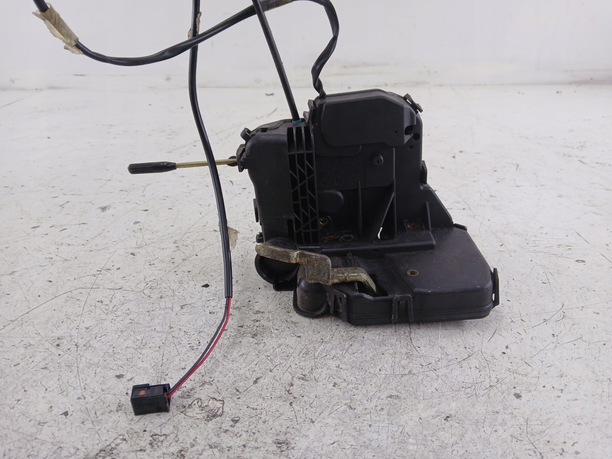 MERCEDES W203 lock door right front 2037200435