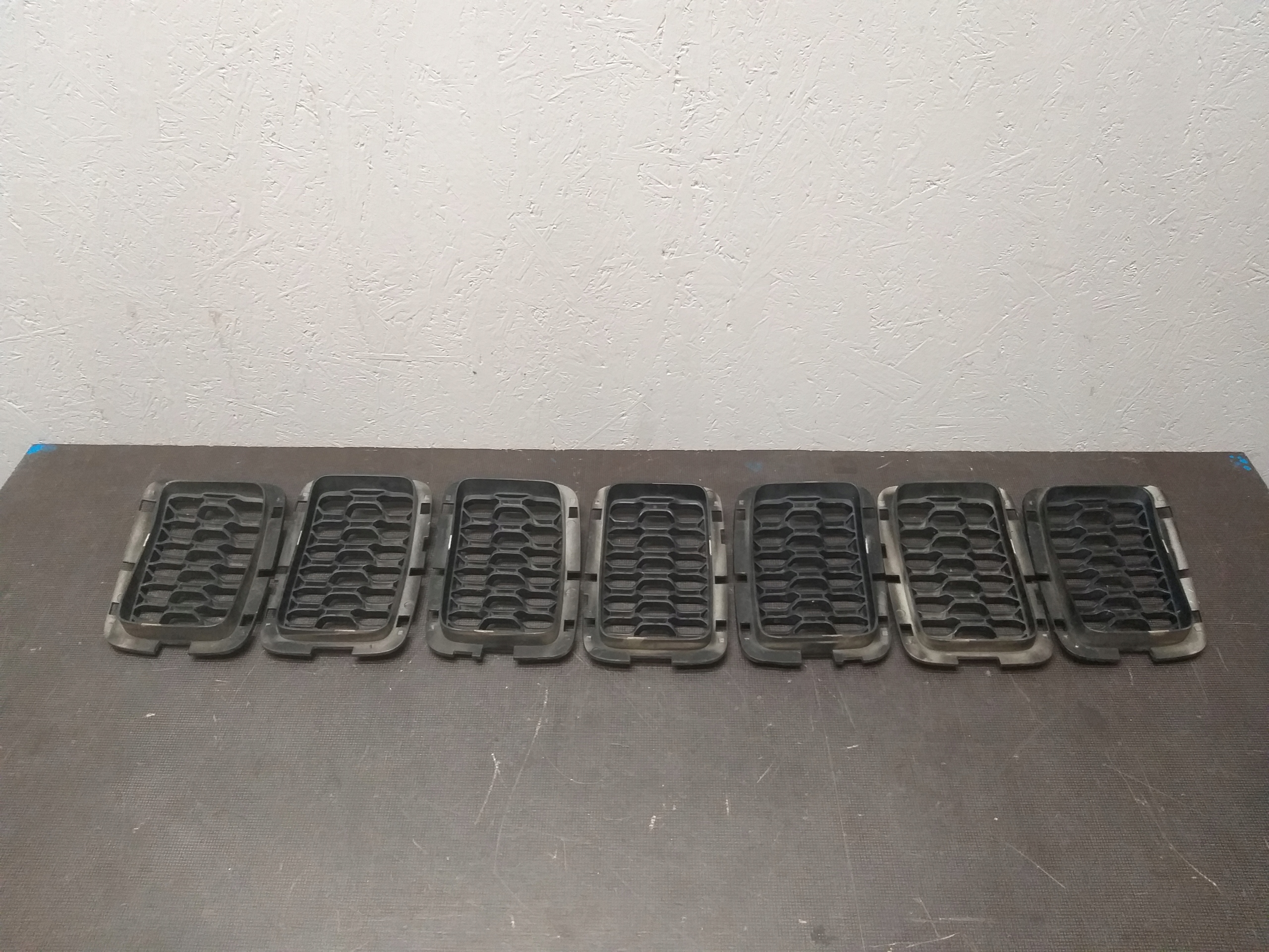 Jeep Cherokee J Kühlergrill FRONTGRILL Kühlergitter - Thumbnail 2