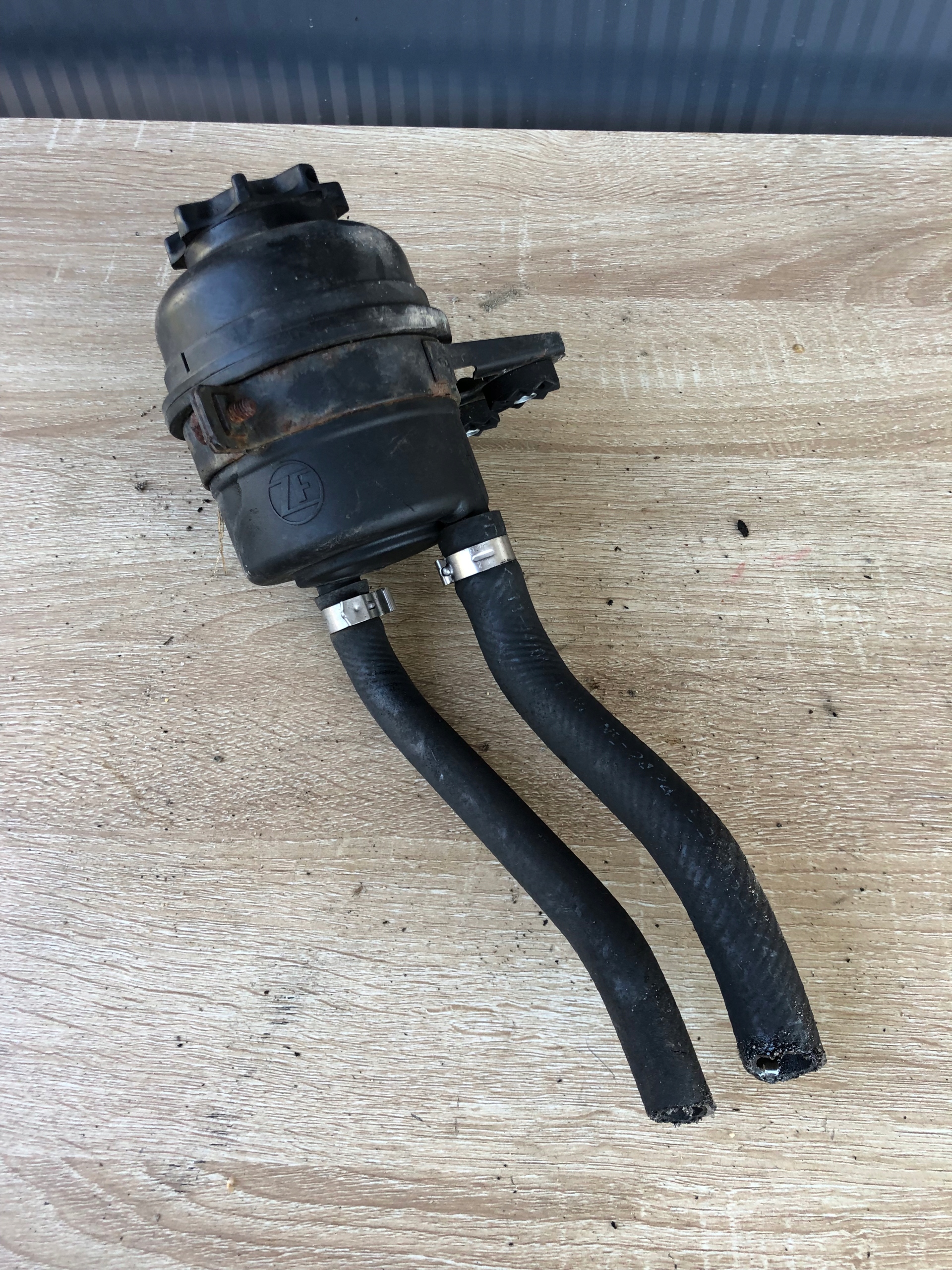 Servobehälter BMW 1097164
