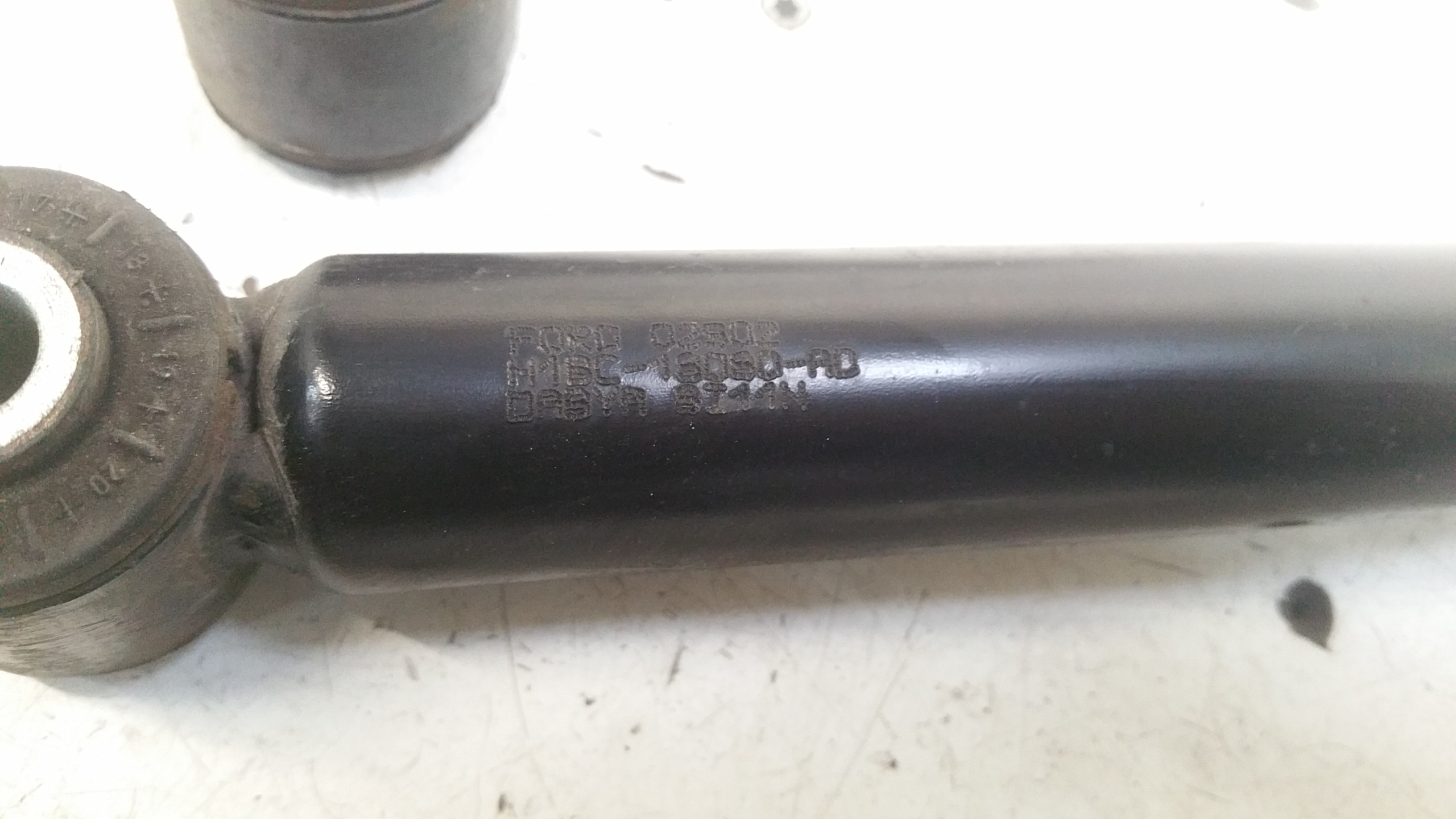 Stoßdämpfer heck para 111BC18080AD Ford Fiesta MK8