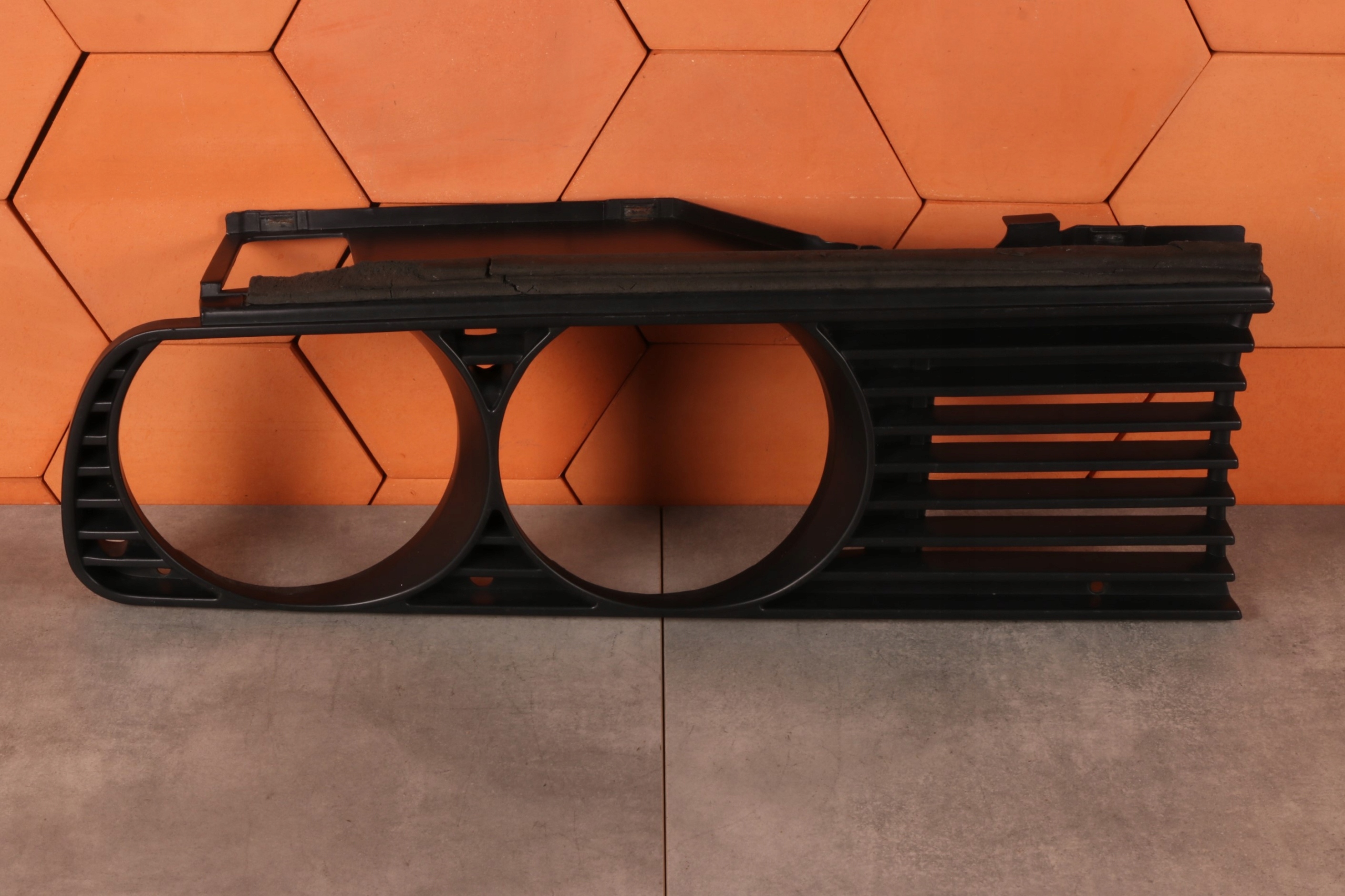 BMW 3' E30 air vent grill right 1876092