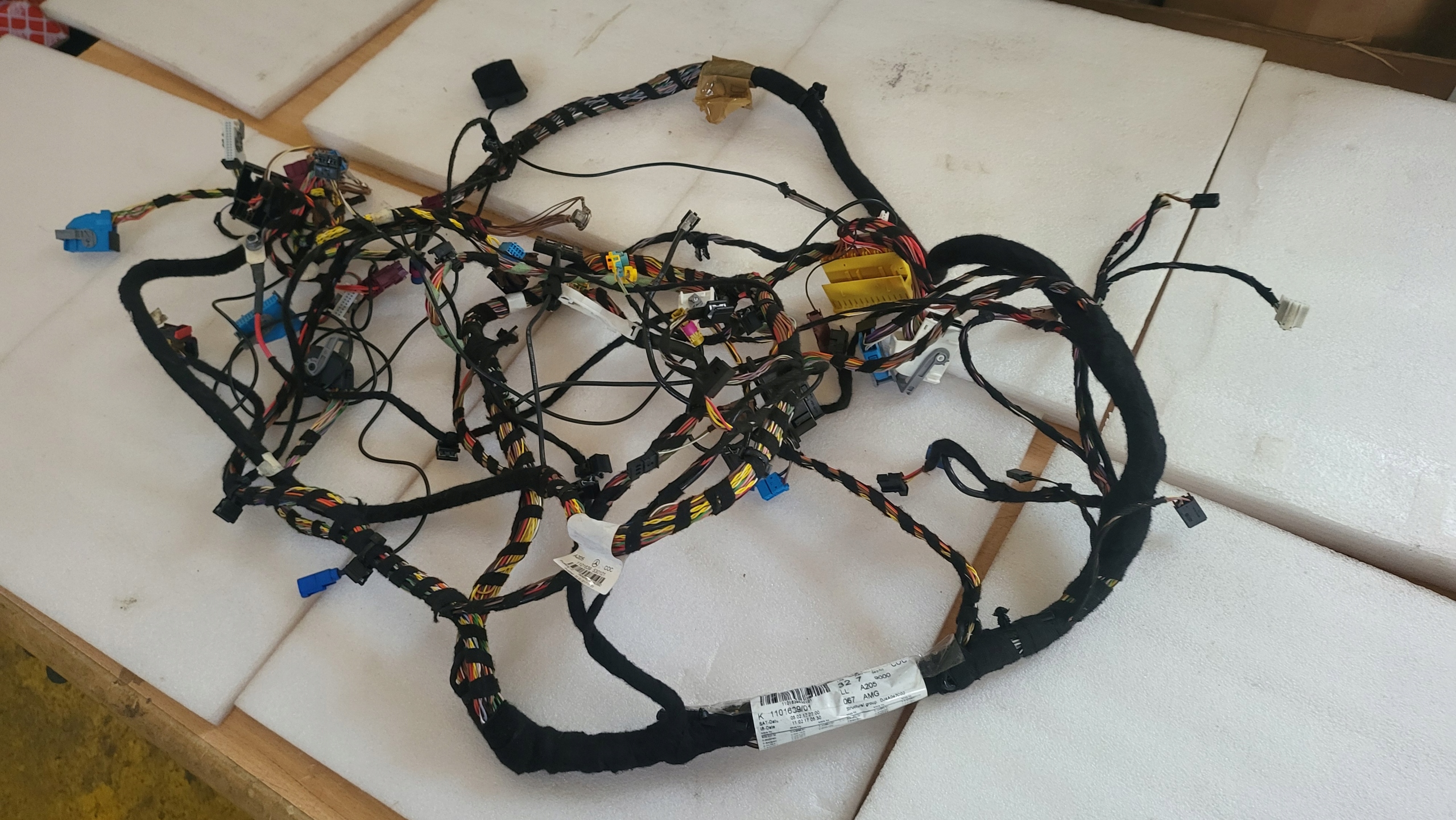 wiring electrical below cockpit MERCEDES W205 C63 AMG