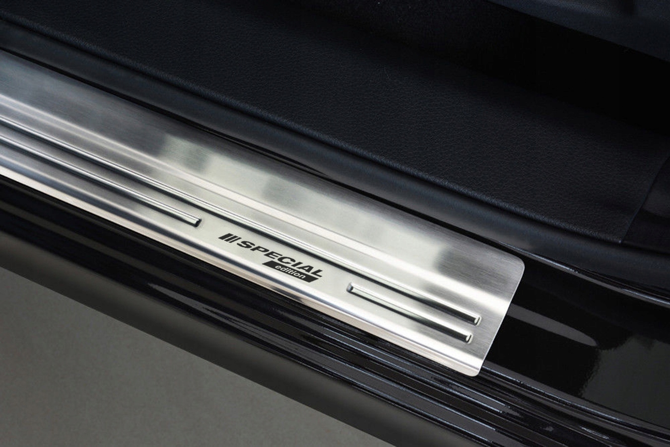 NISSAN QASHQAI II NAKŁADKI PROGOWE LISTWY NA PROGI STALOWE Producent Avisa