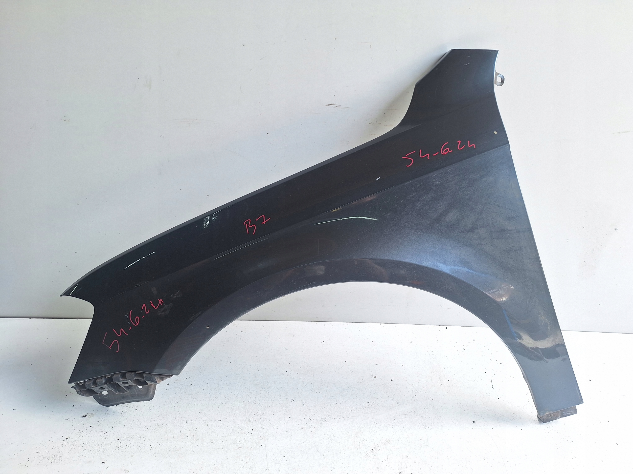 VOLKSWAGEN PASSAT B7 10-14 fender left