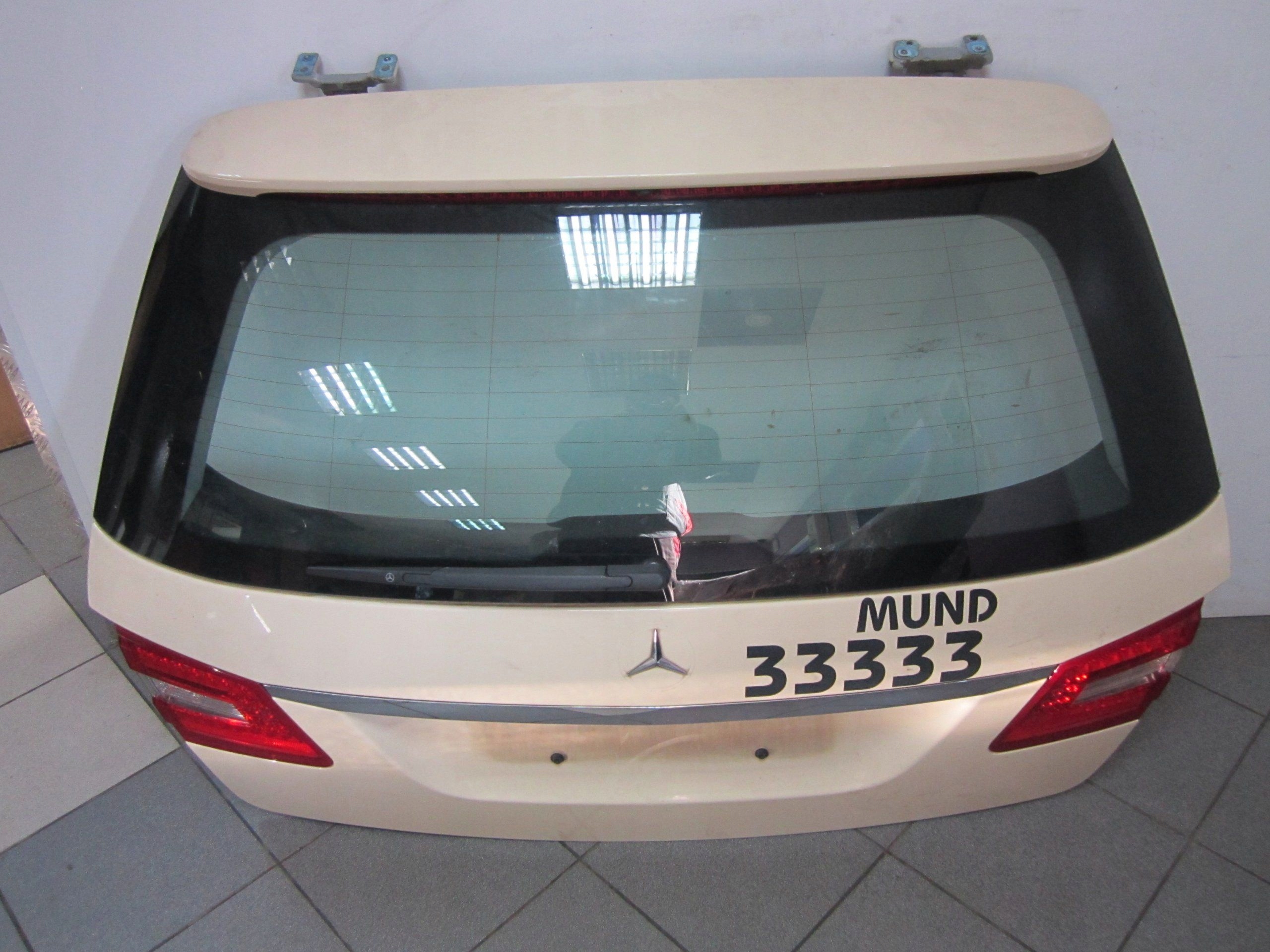 Klapa tył tylna Mercedes E-Klasa W212 Kombi LAMPY LED