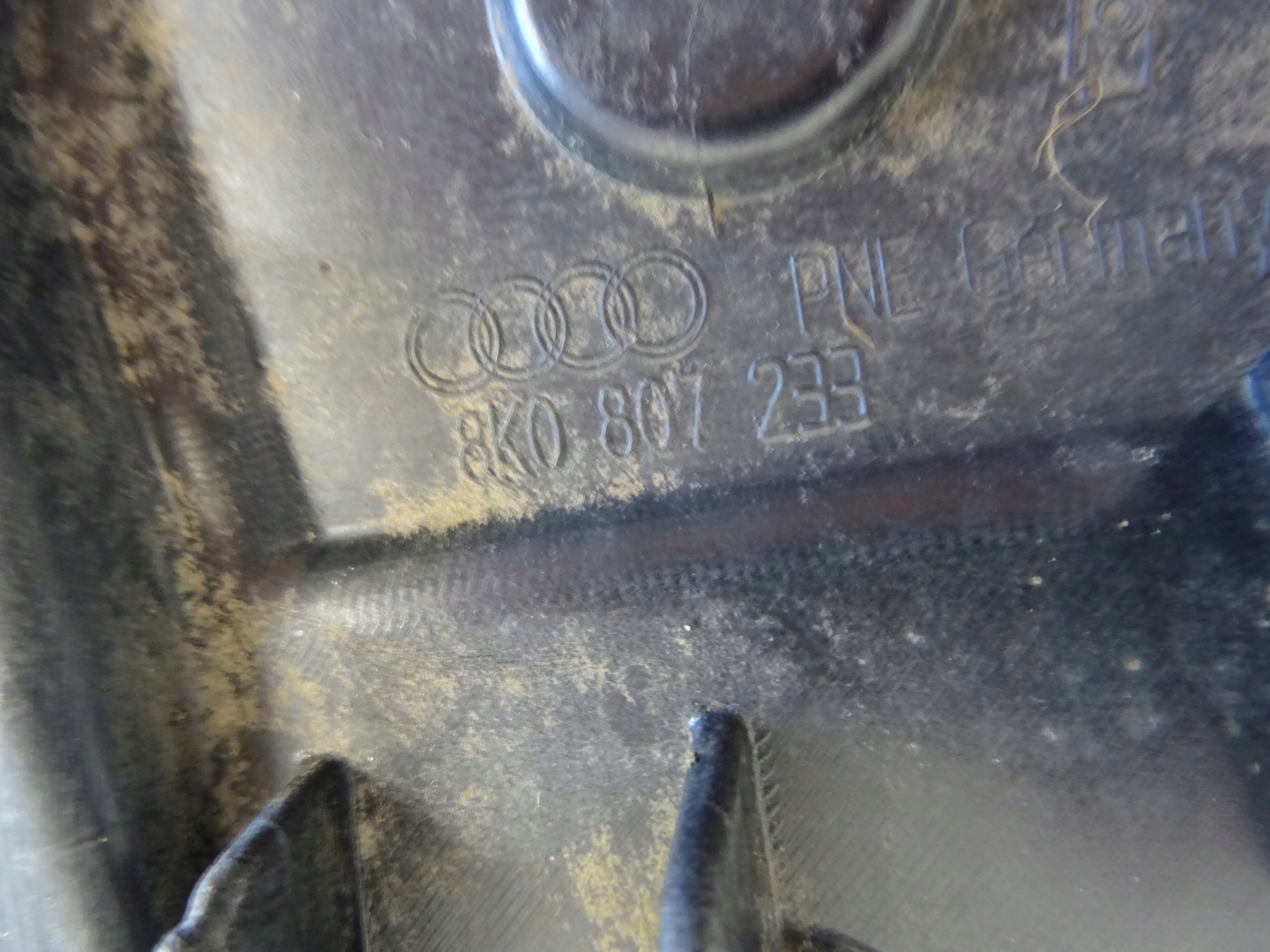 AUDI A4 B8 8K0 BODEN abdeckung Blende Abdeckung der Stoßstange
