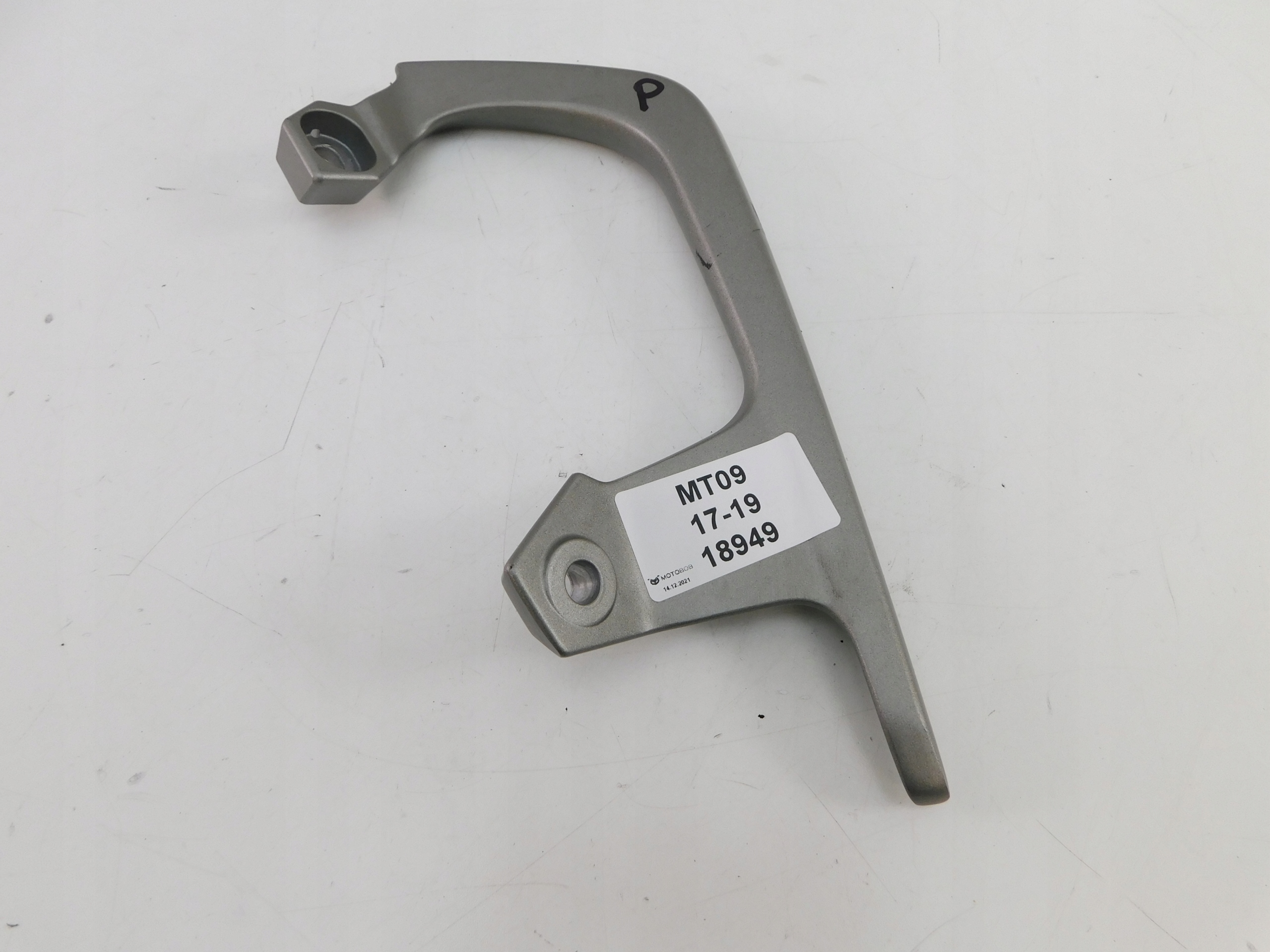 YAMAHA MT 09 UCHWYT PASAZERA PRAWY RACZKA