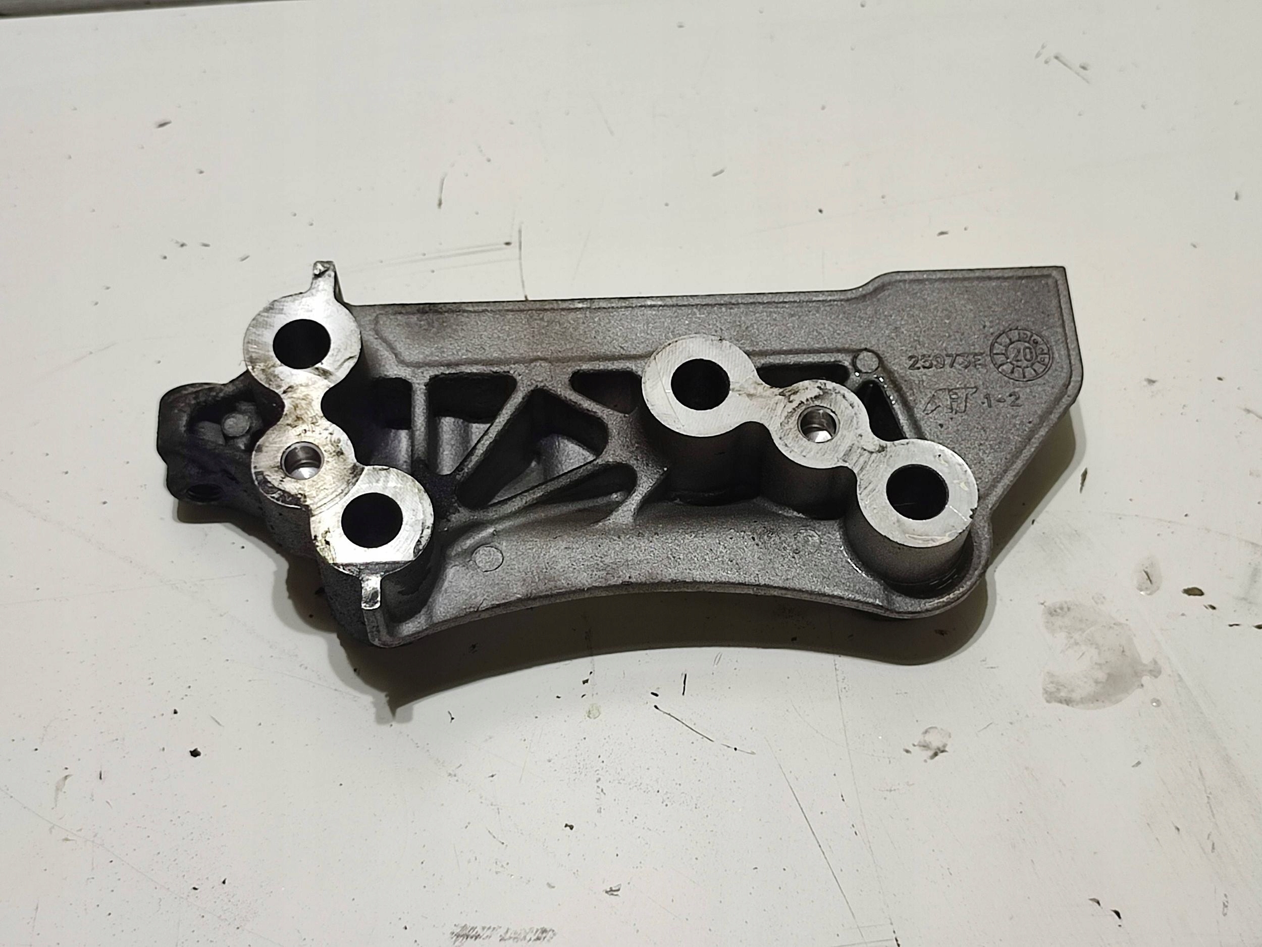 Peugeot 2008 II 2020 Support / Support plaque Moteur