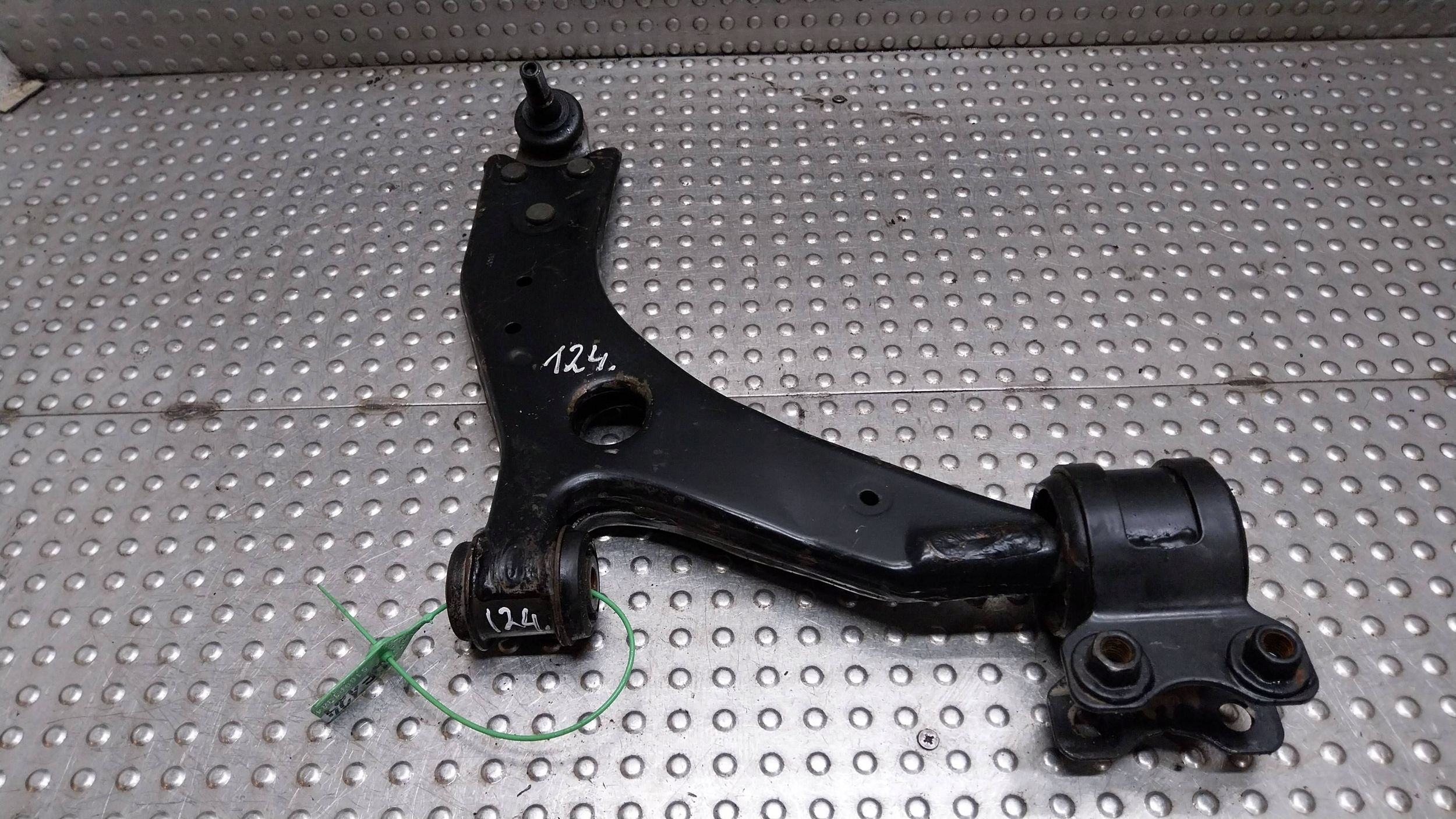 arm right front 4M51-3A423-EM FORD FOCUS MK2 C MAX MK1 VOLVO C30 S40 V50