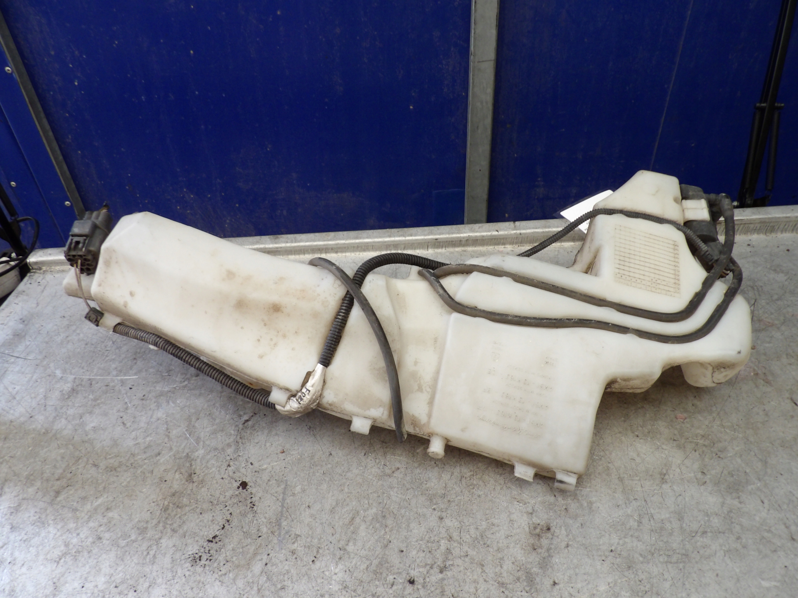 FORD FOCUS MK2 BEHÄLTER SPRITZDÜSE 4M5113K163