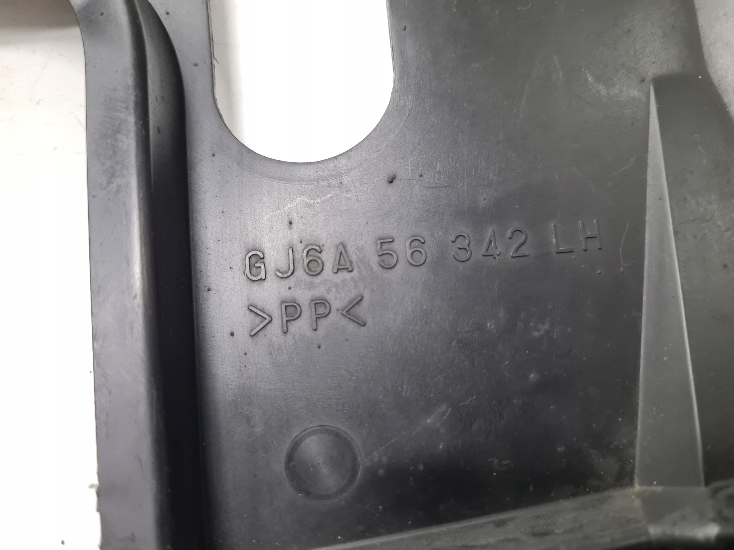 OSŁONA BOCZNA SILNIKA LEWA MAZDA 6 GG GY 2002-2007 Numery katalogowe zamienników CZĘŚĆ Z DEM0NTAŻU