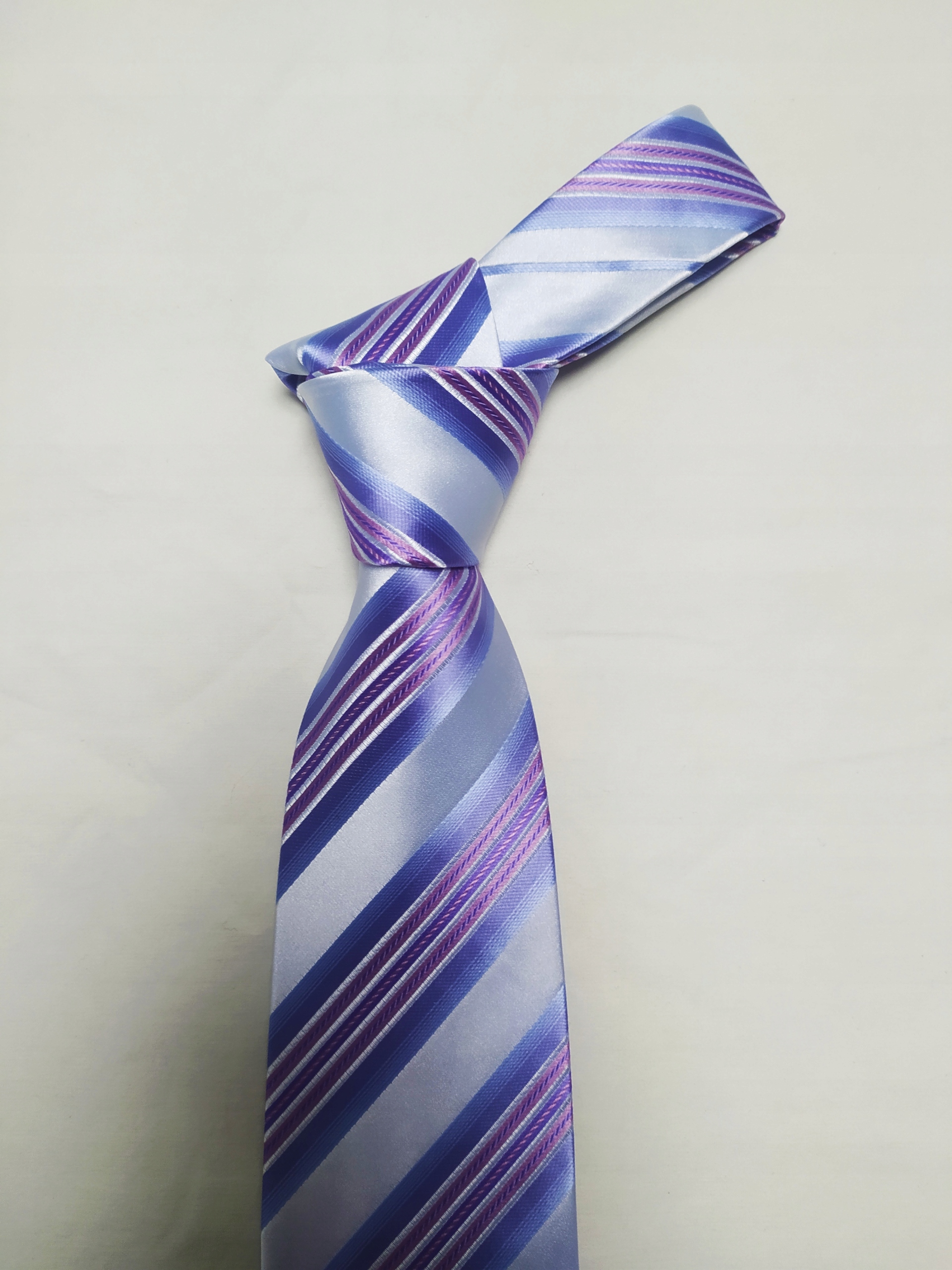 WYPRZEDAŻ ELEGANCKI KRAWAT DOBRA JAKOŚĆ