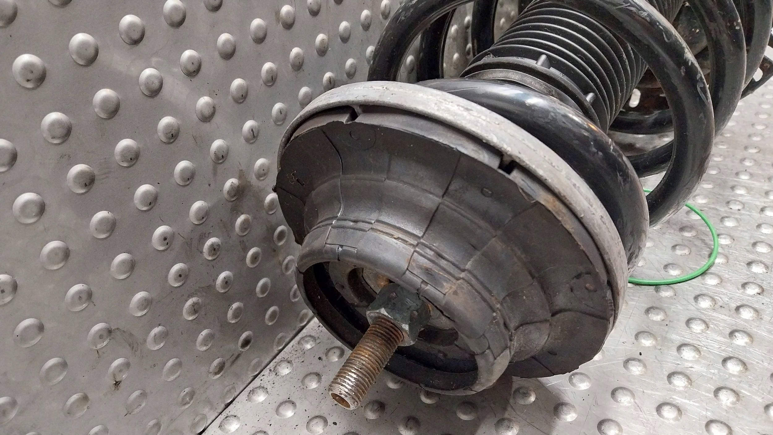 shock absorber left right front 7H0413031N VW TRANSPORTER T5 2.5 TDI