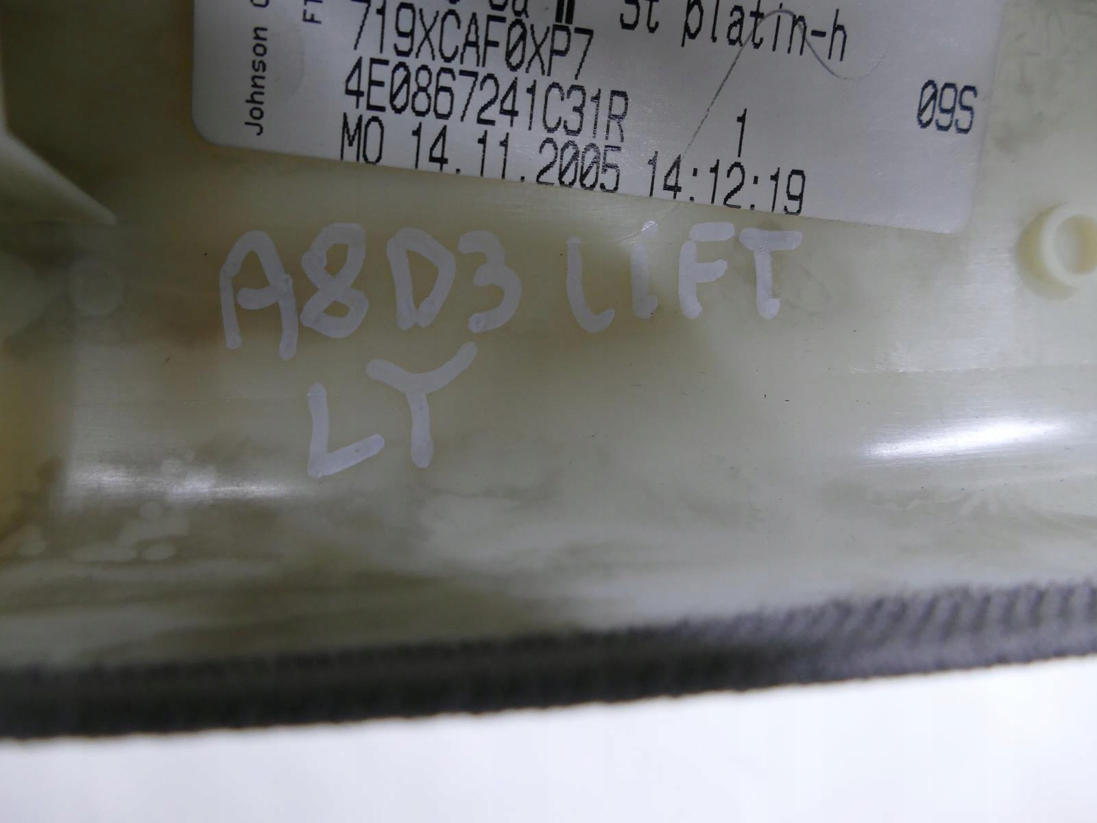AUDI A8 D3 LIFT pillar C side moulding cover LT