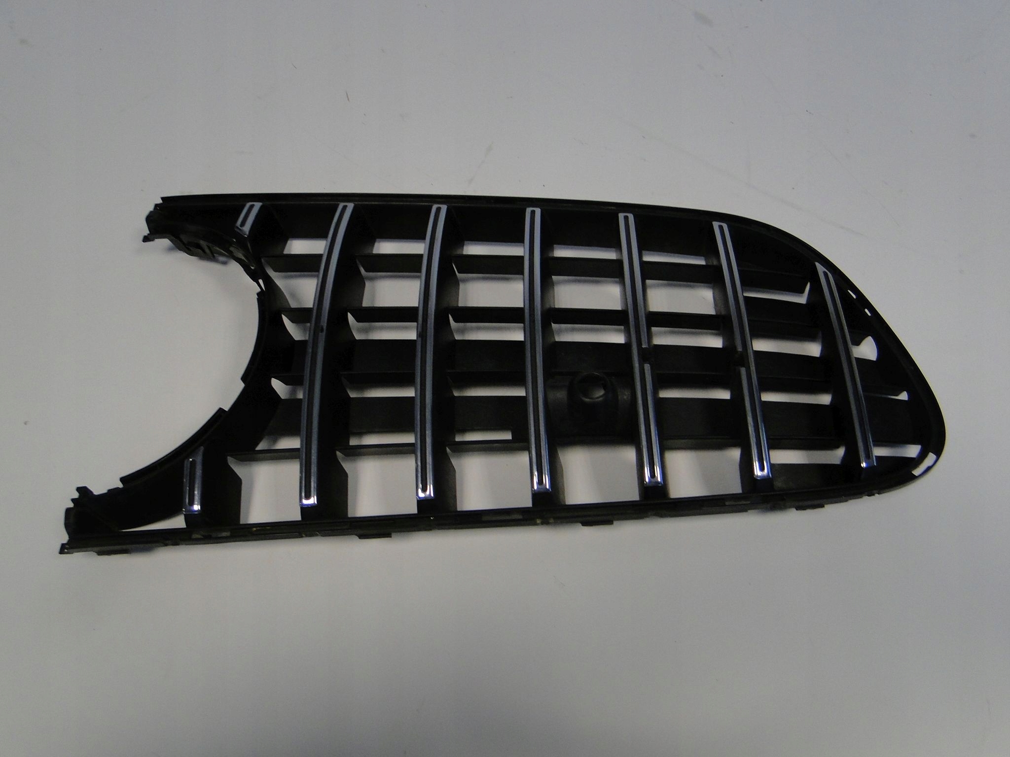 MERCEDES AMG GT 190 GRILL ATRAPA LEWA PANAMERICANA Numer katalogowy części A1908853900