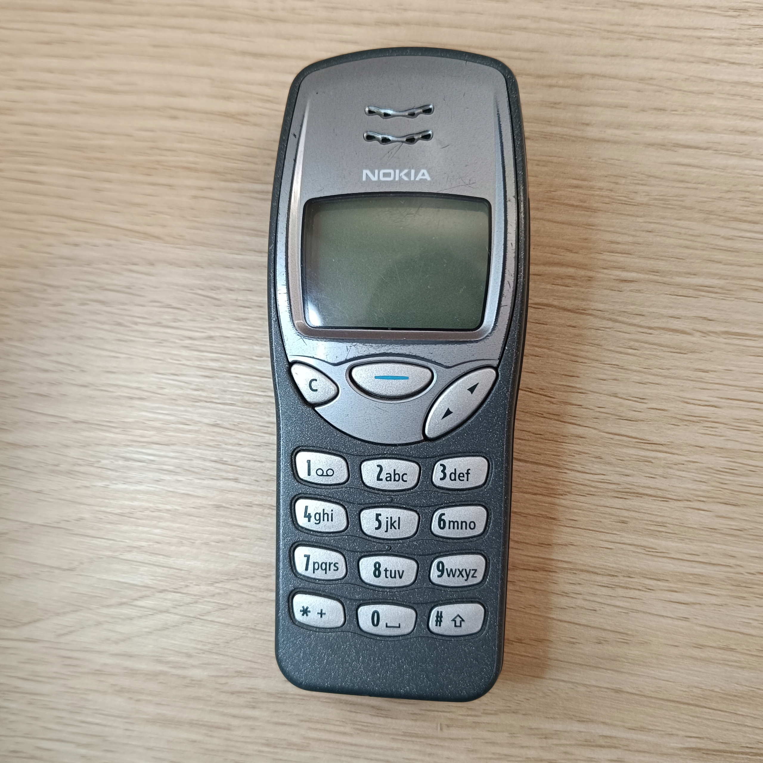 Мобильный телефон Nokia 3210 4 МБ / 32 МБ 2G серый