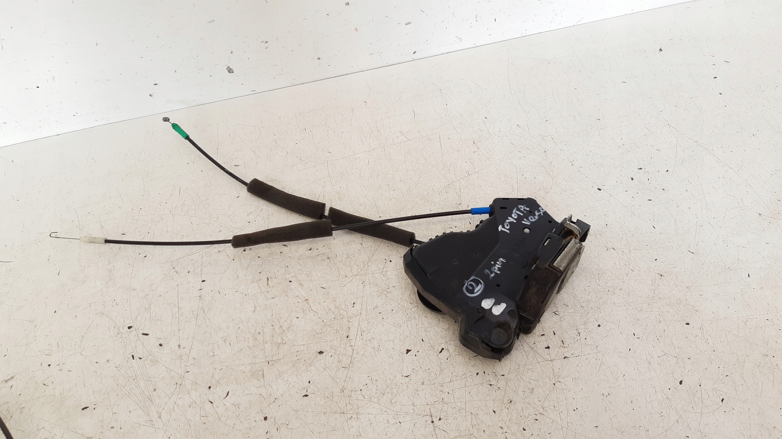 lock right front 6 PIN A046693 Toyota Corolla Verso II