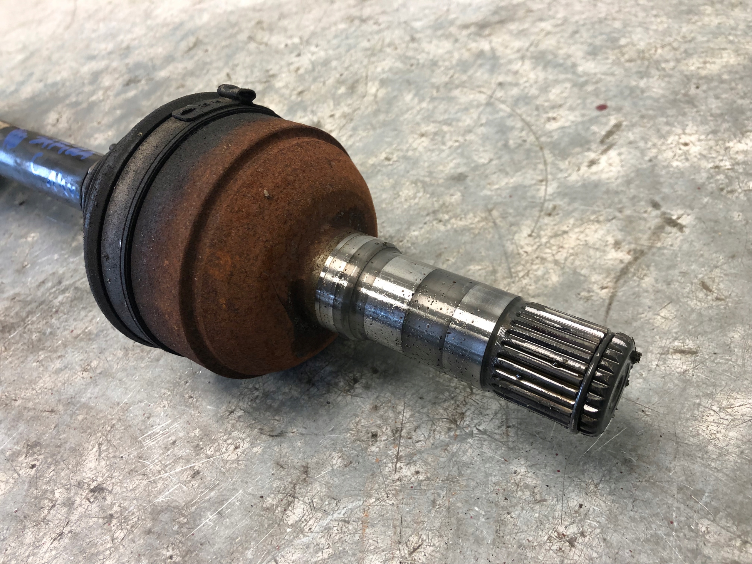semi-axis left OPEL ZAFIRA C 13348258