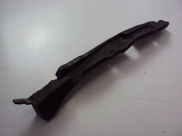 WYGLUSZENIE BLOTNIKA PRAWY PRZOD RANGE ROVER VELAR Part number J8A2 16114 A