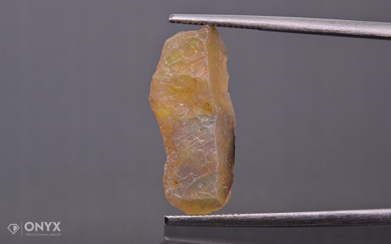 Opal z Etiopie hrudka 19x7 mm