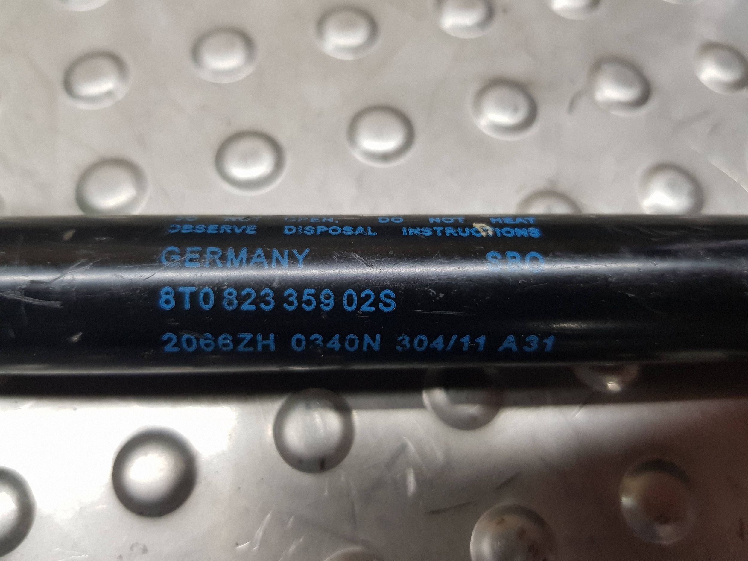 damper telescope bonnets 8T0823359 AUDI A4 B8 A5 8T