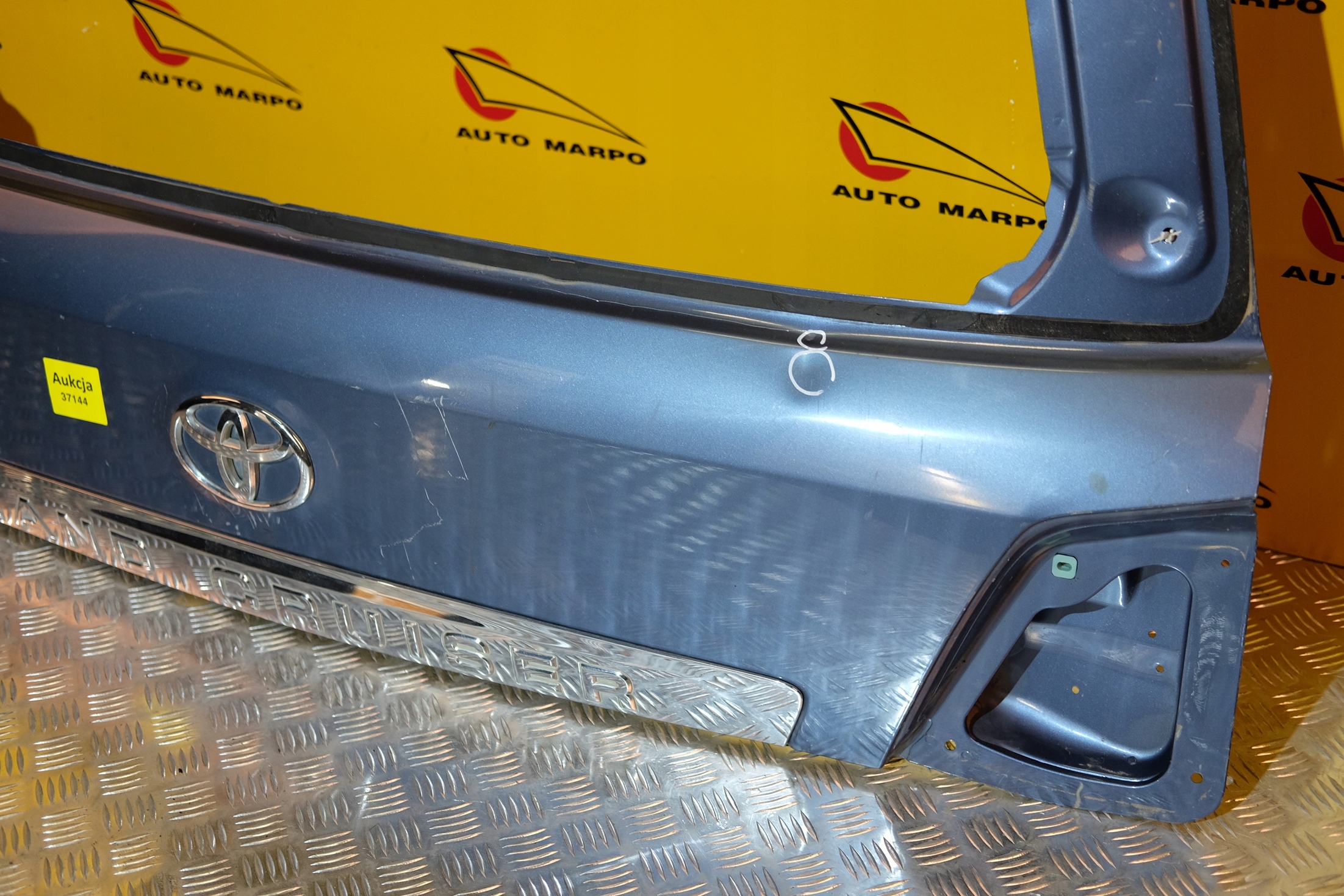 TOYOTA LAND CRUISER 200 V8 2007- KLAPA TYŁ SPOILER Strona zabudowy tył