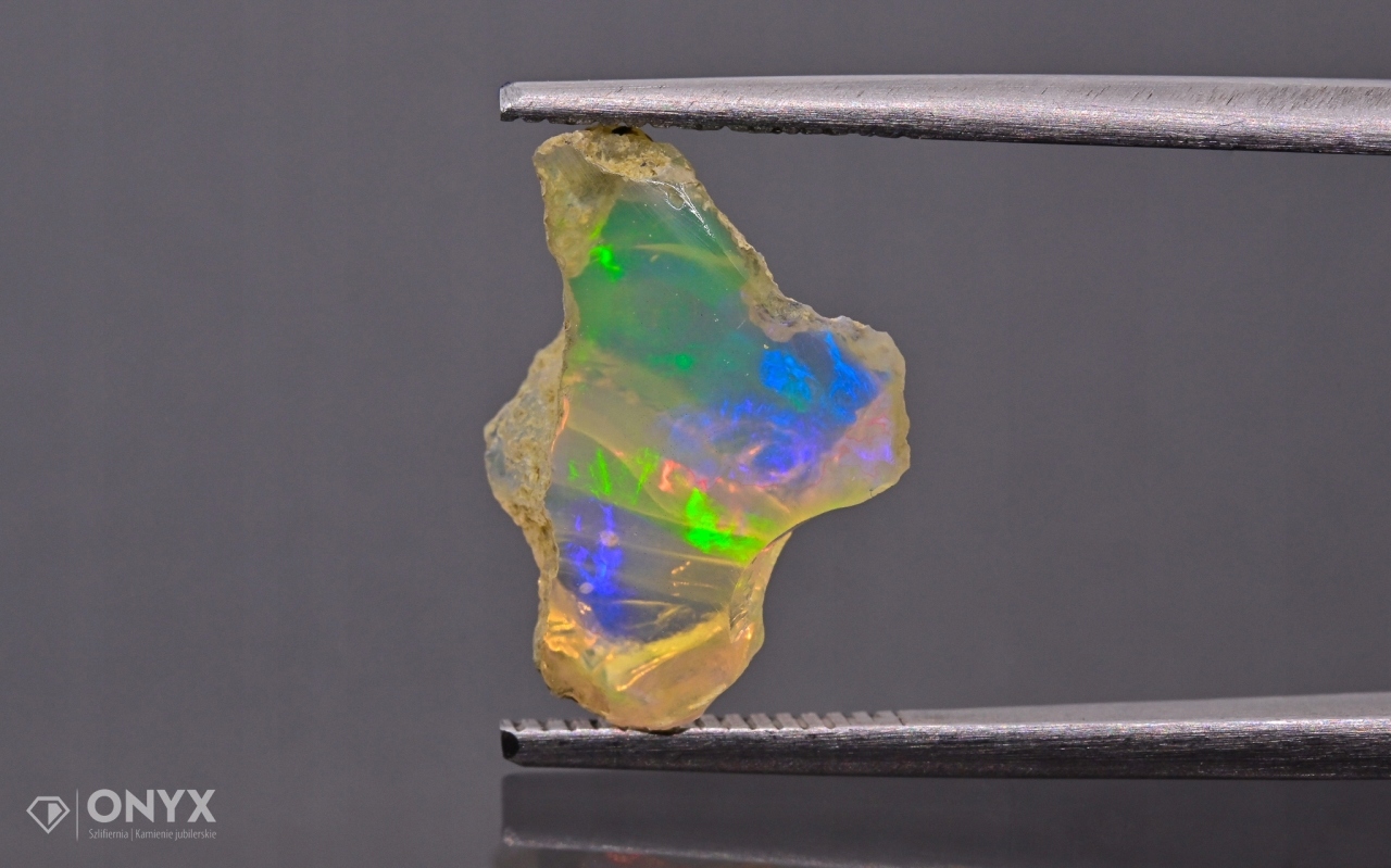 Opal z Etiopie hrudky 14x10 mm