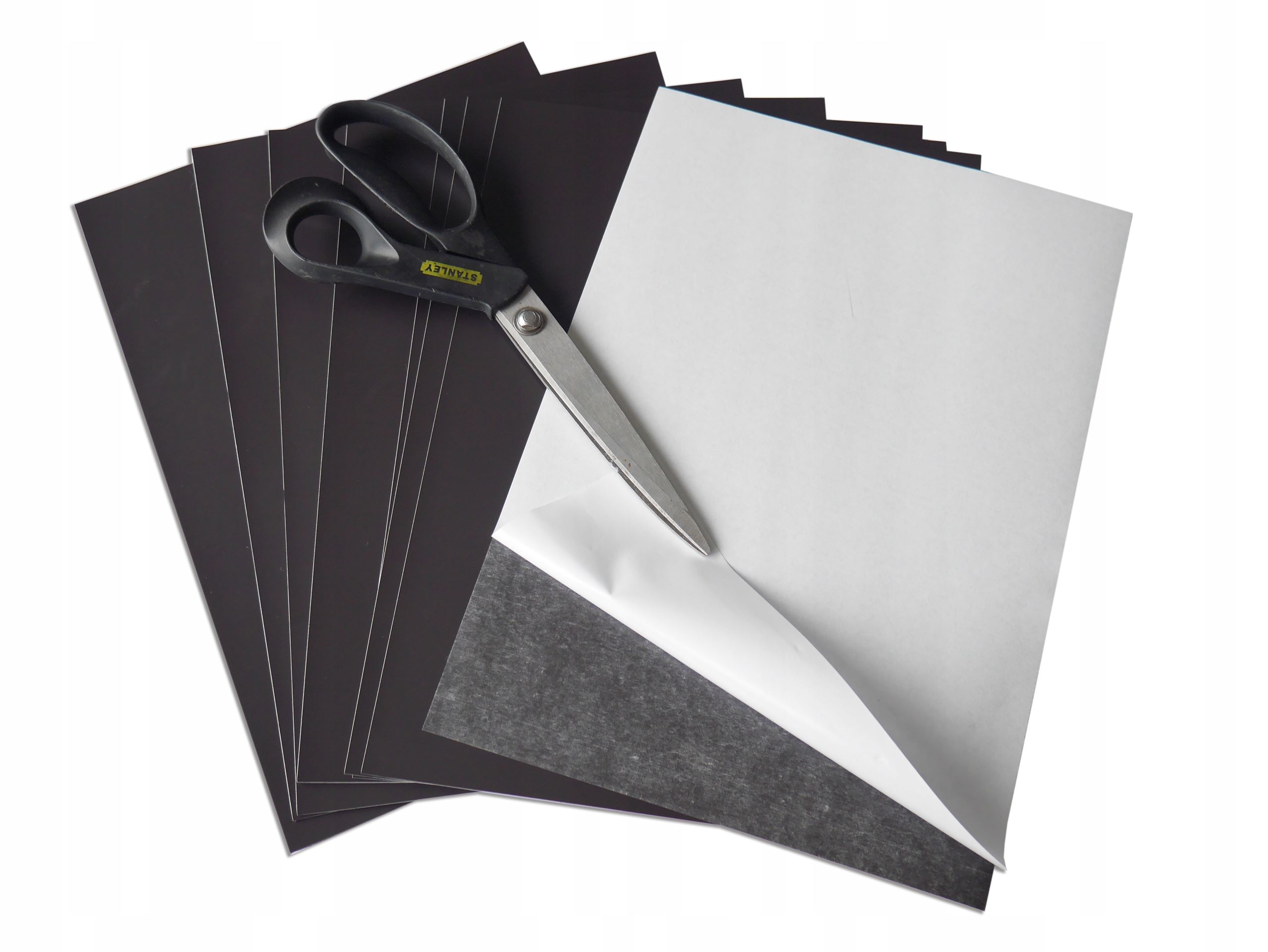

Arkusz A4 folia magnetyczna 0,7 mm z klejem -10szt