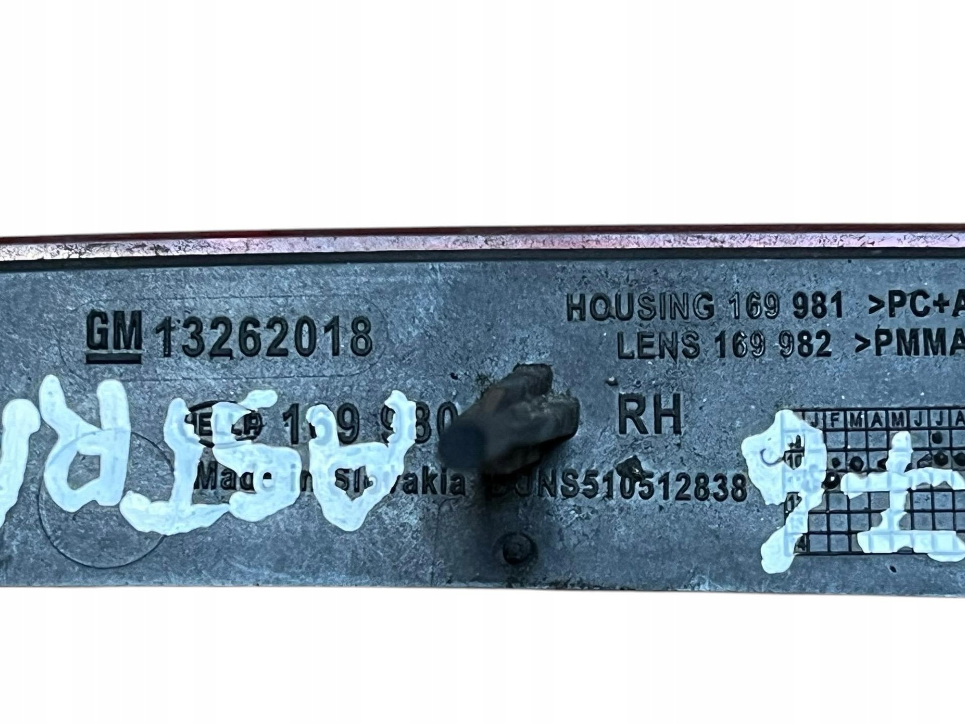 Odblask right side Opel Astra J 2011 13262018