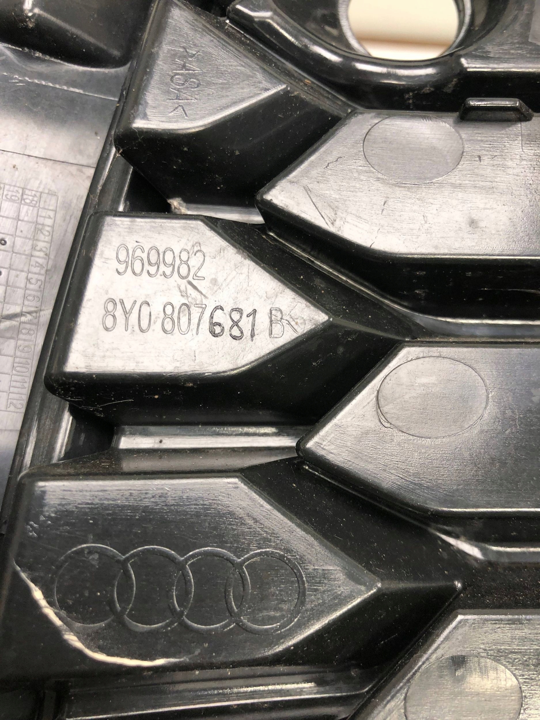 grid of a bumper left front AUDI A3 8Y S-LINE 8Y0807681B
